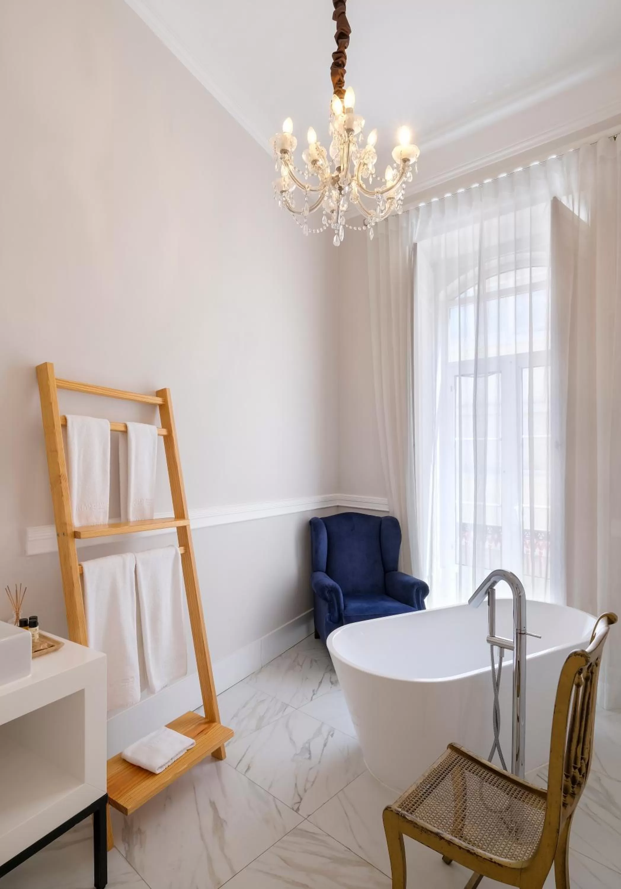 Bathroom, Bed in 1869 Príncipe Real House