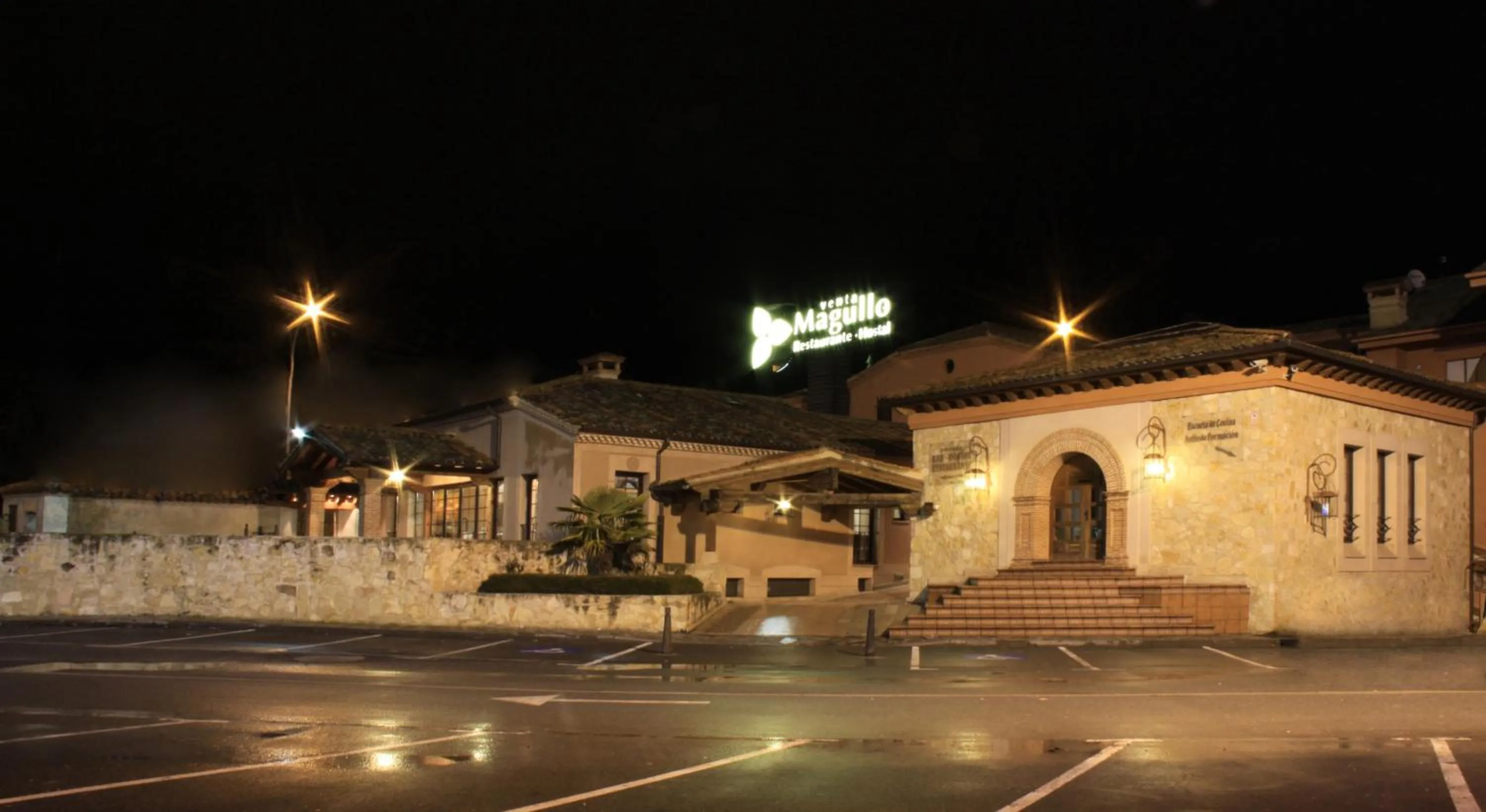Facade/entrance in Hotel Venta Magullo