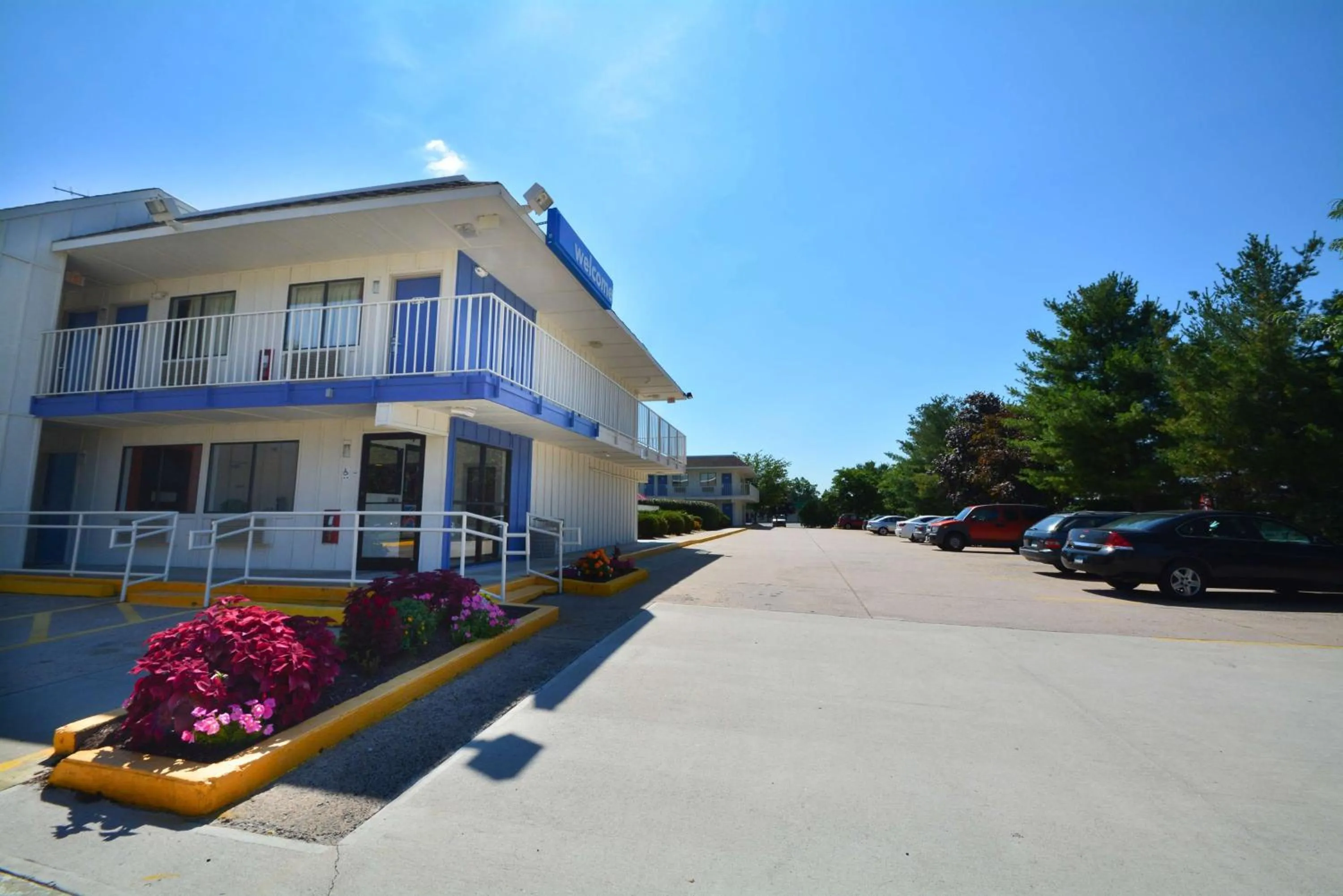 Property building in Motel 6-Windsor Locks, CT - Hartford