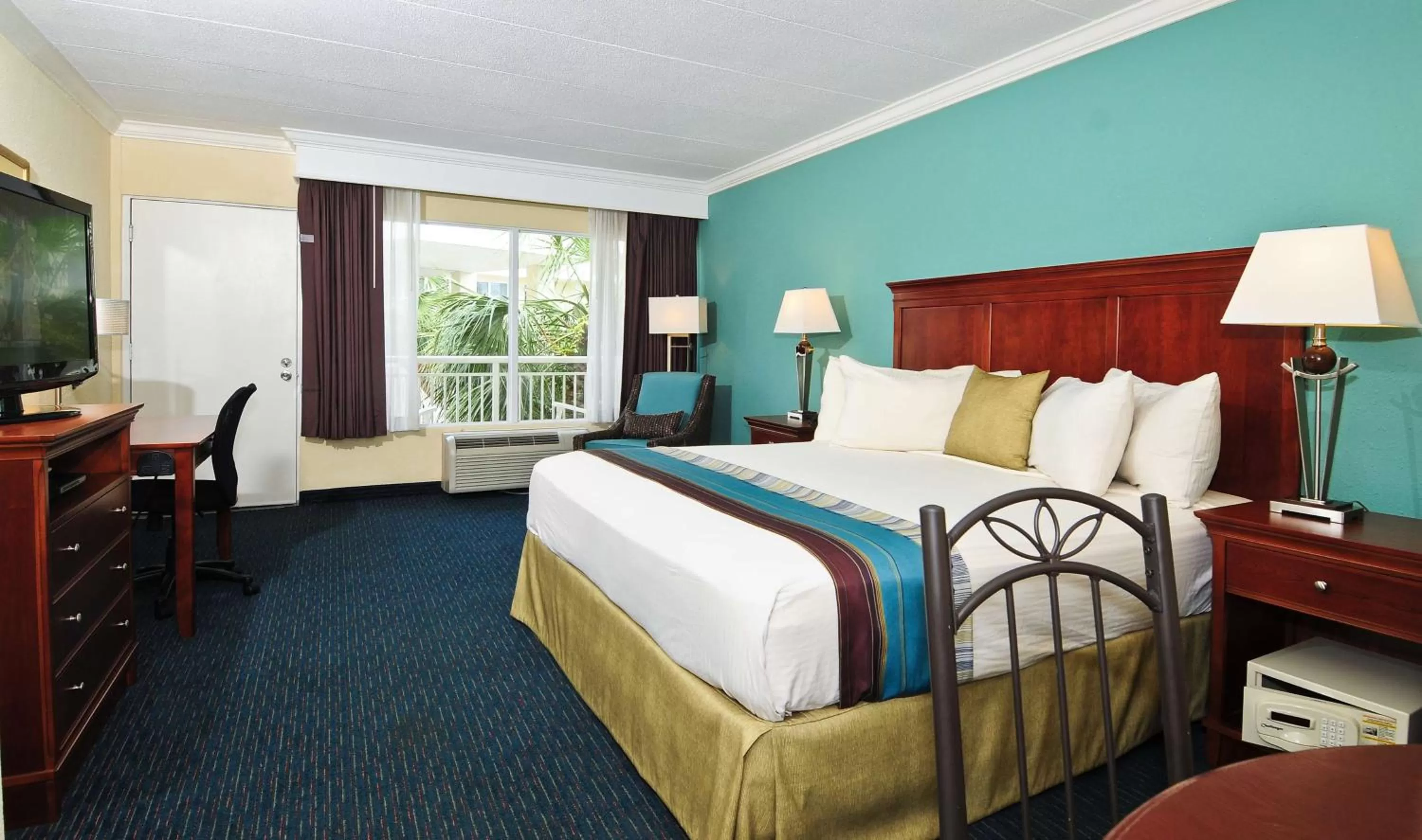 Photo of the whole room, Bed in The Sandbar Hotel, Trademark Collection by Wyndham