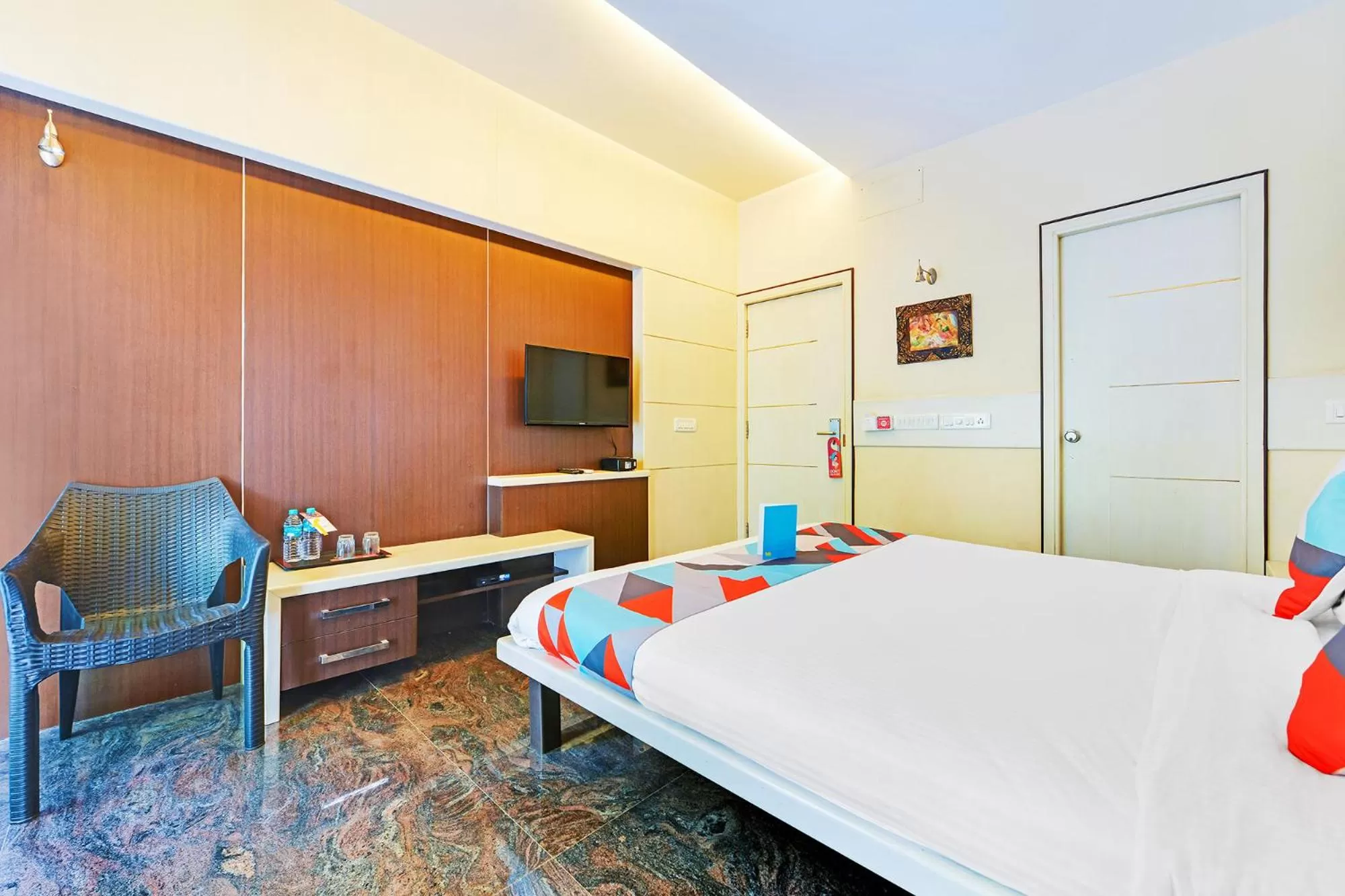 TV and multimedia, Bed in FabHotel B Zone - Nr US Consulate