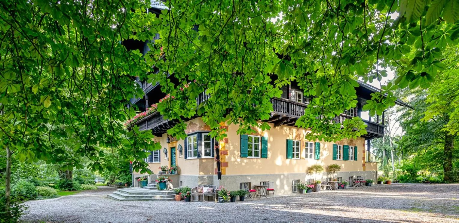 Property building in Villa Zollhaus Bed & Breakfast