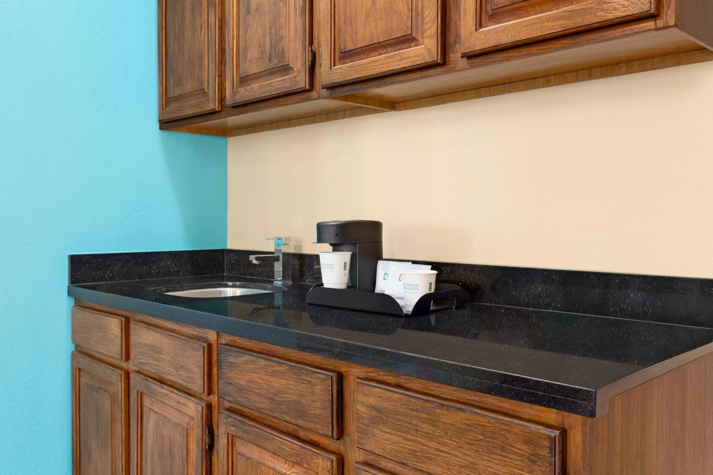 Howard Johnson by Wyndham Waterloo/Cedar Falls