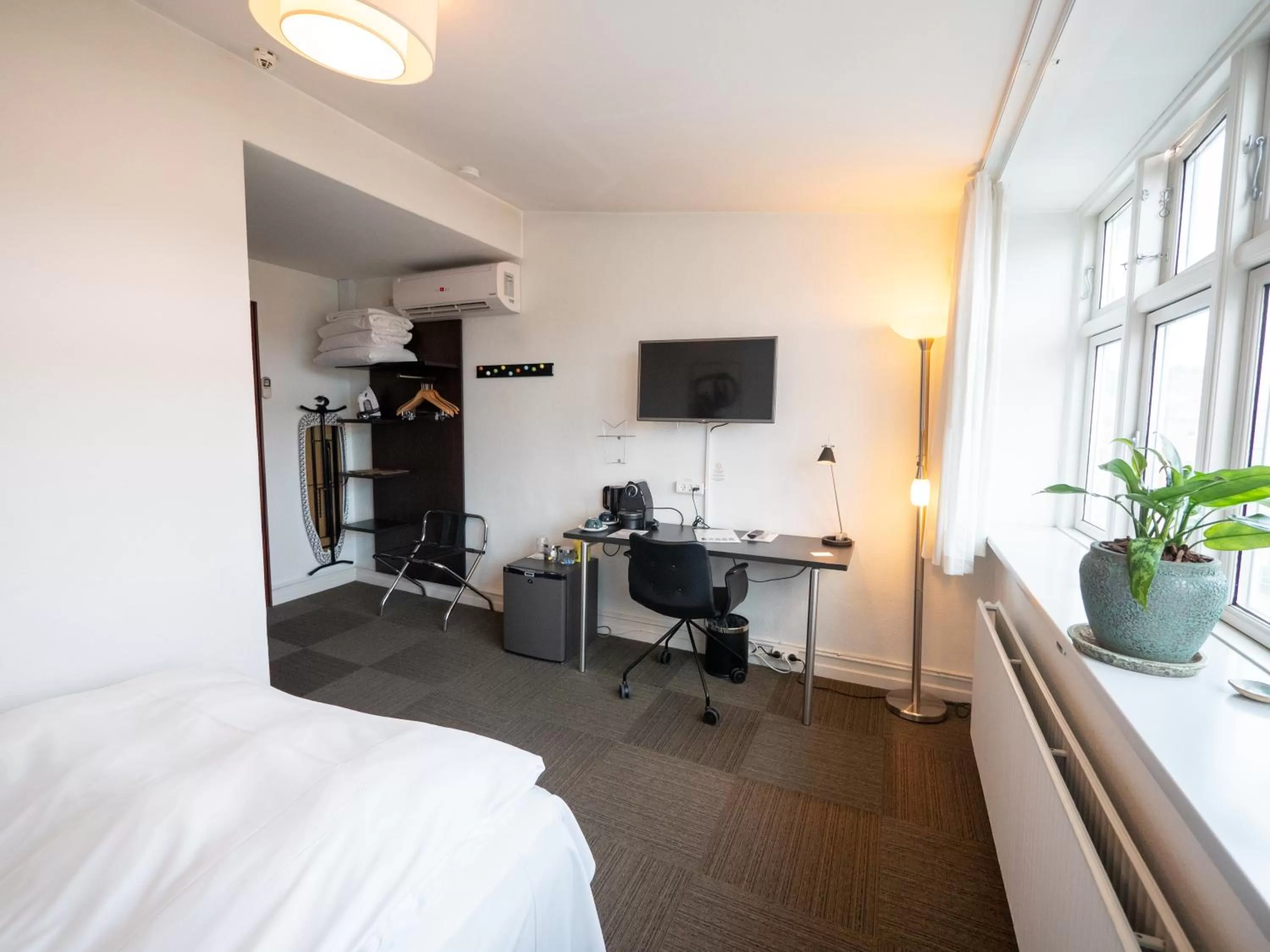 TV and multimedia, Bed in Hotel Europa