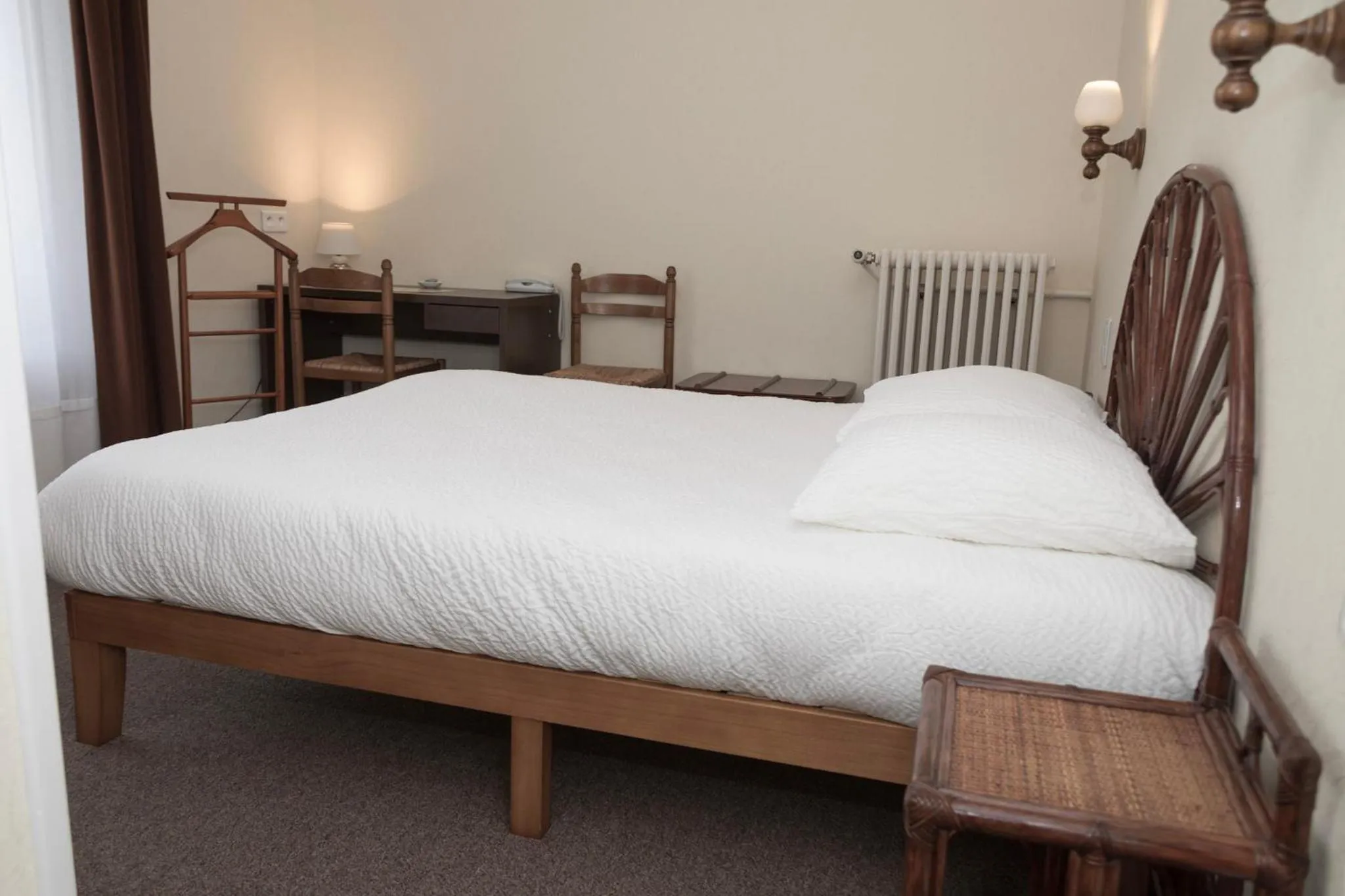 Bed in Cit'Hotel Aéro-Hotel