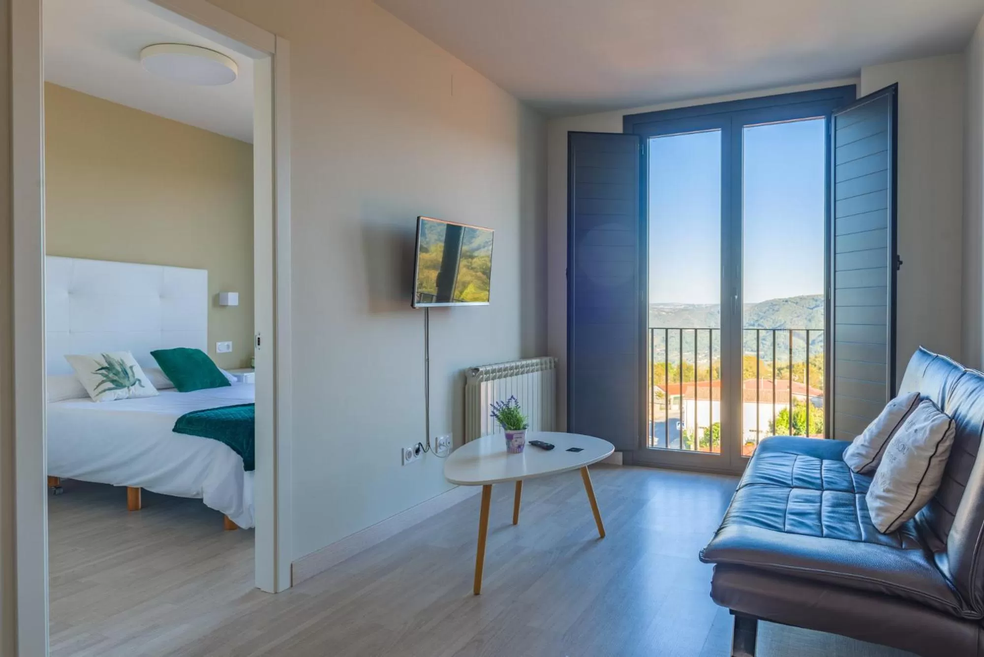 Seating area, Bed in O balcón da ribeira