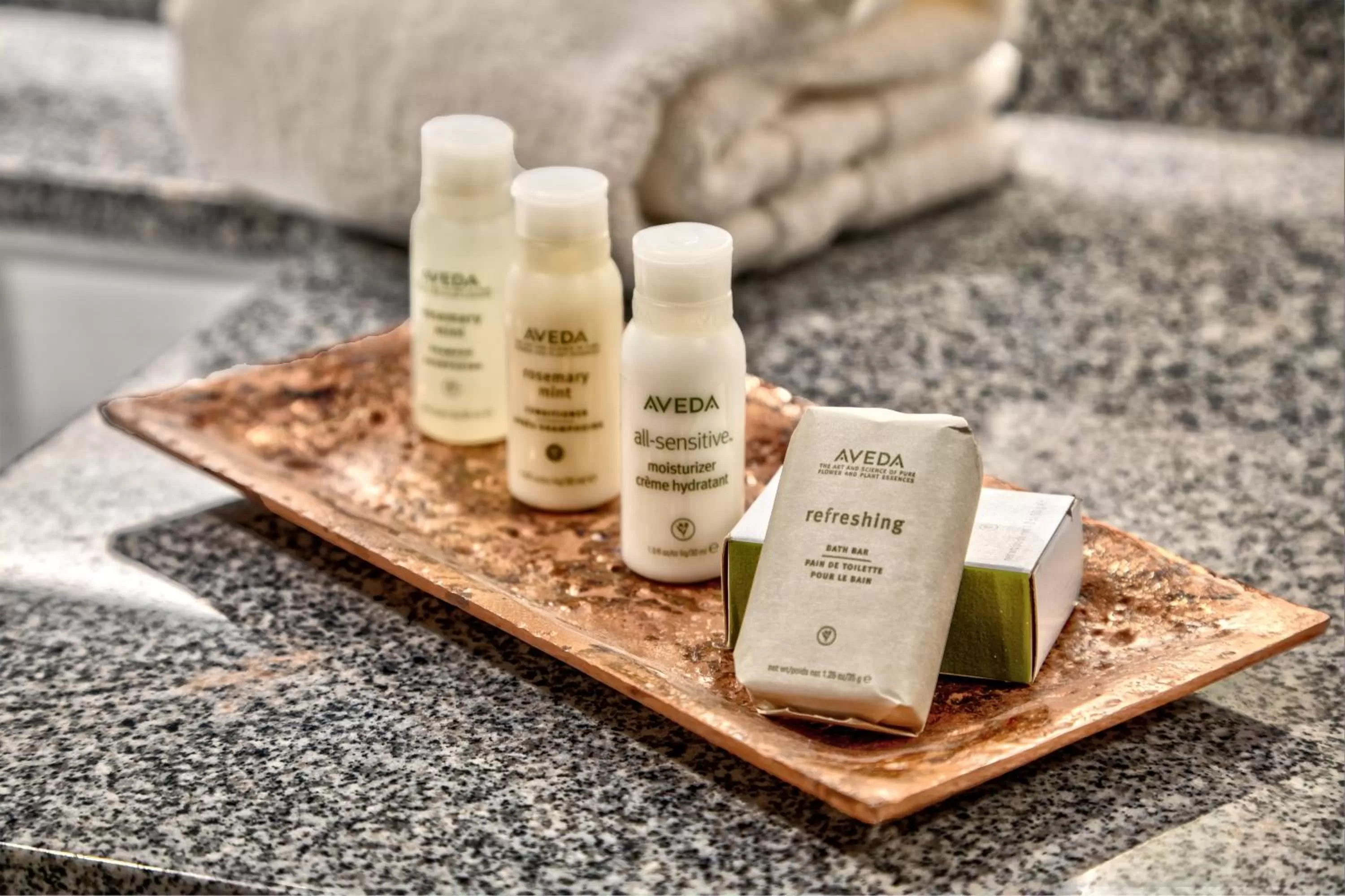 Photo of the whole room in Hotel Indigo Pittsburgh University - Oakland by IHG