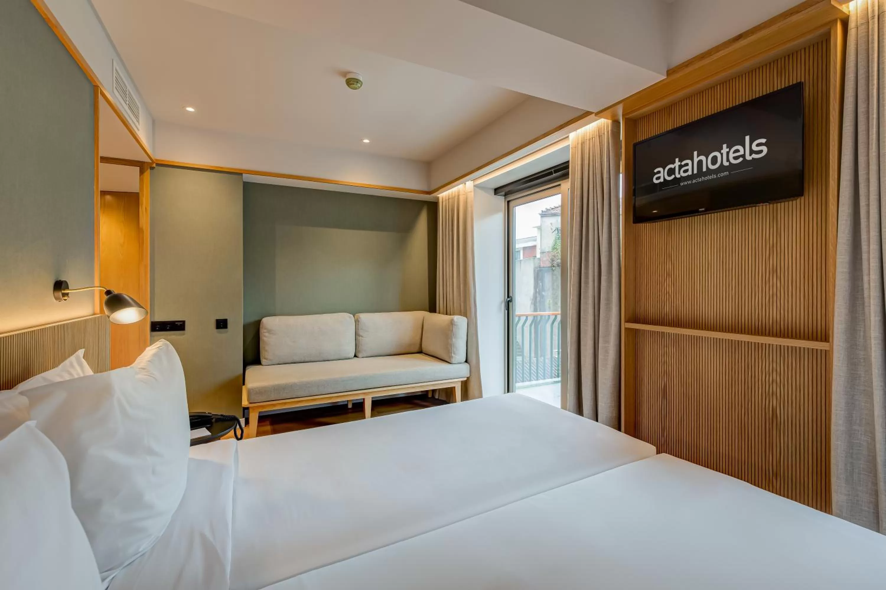 Bedroom, Bed in Acta The Clover