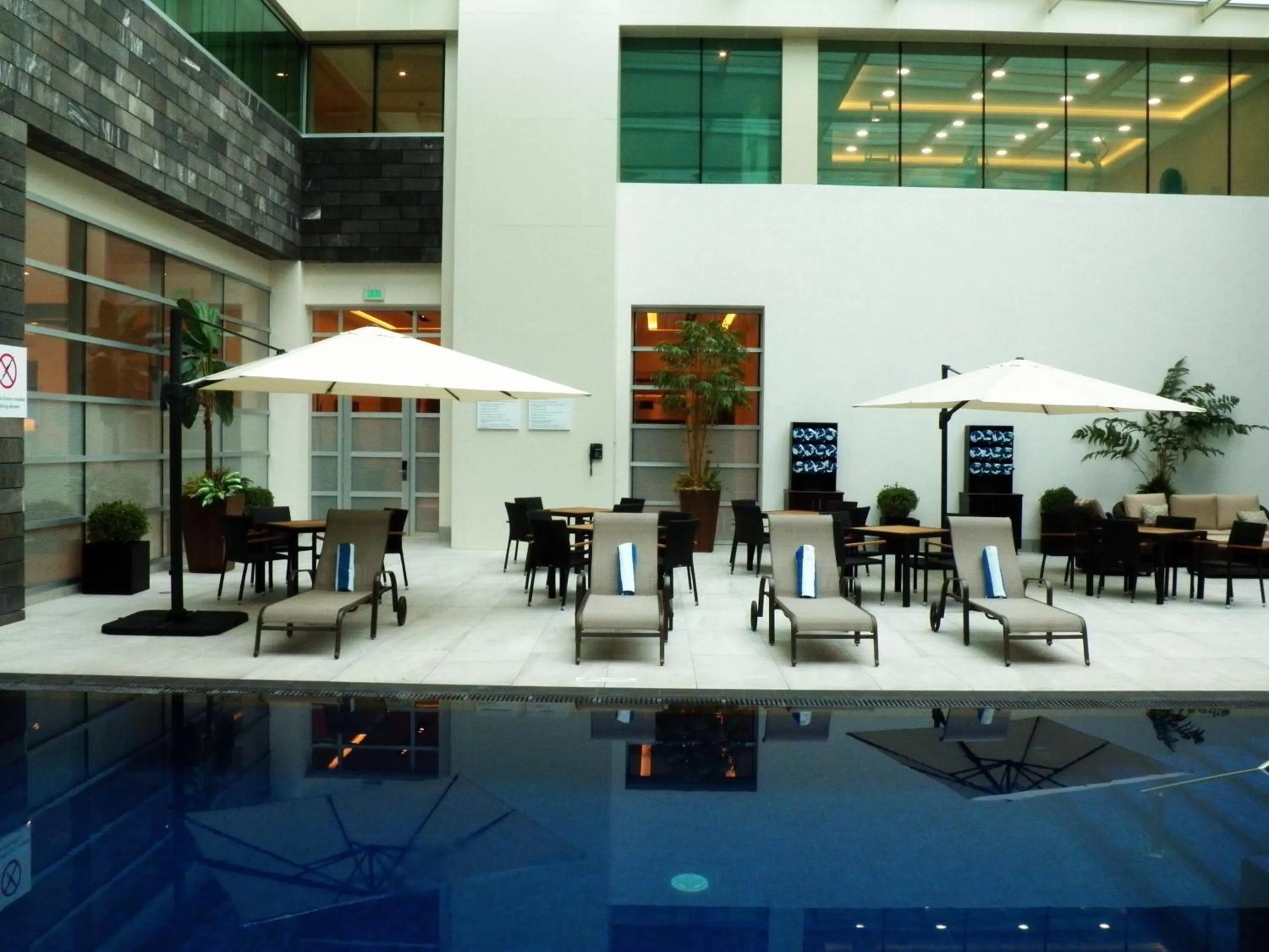Swimming pool in Holiday Inn & Suites Plaza Mayor by IHG