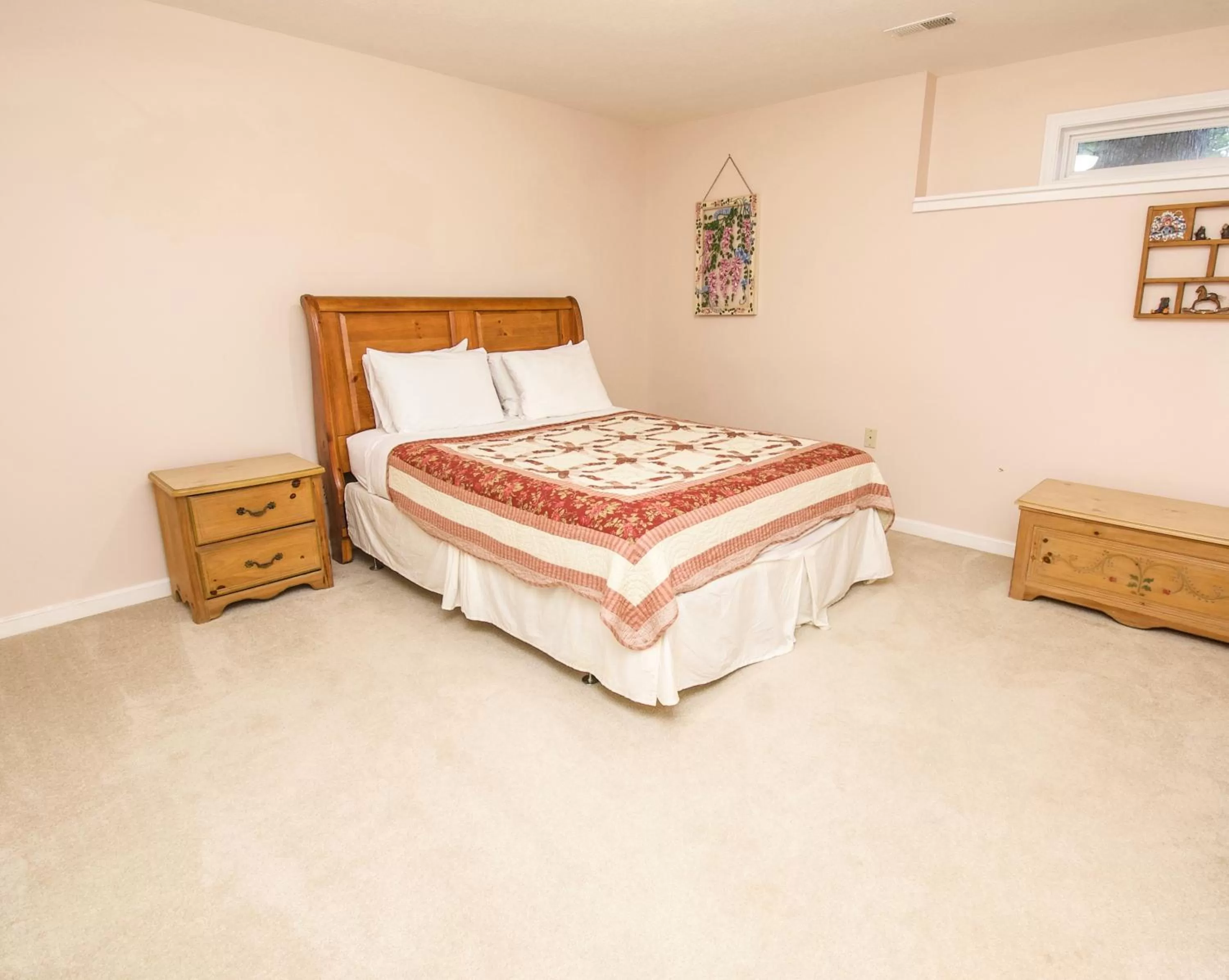 Bed in Paradise Hills, Winery Resort & Spa