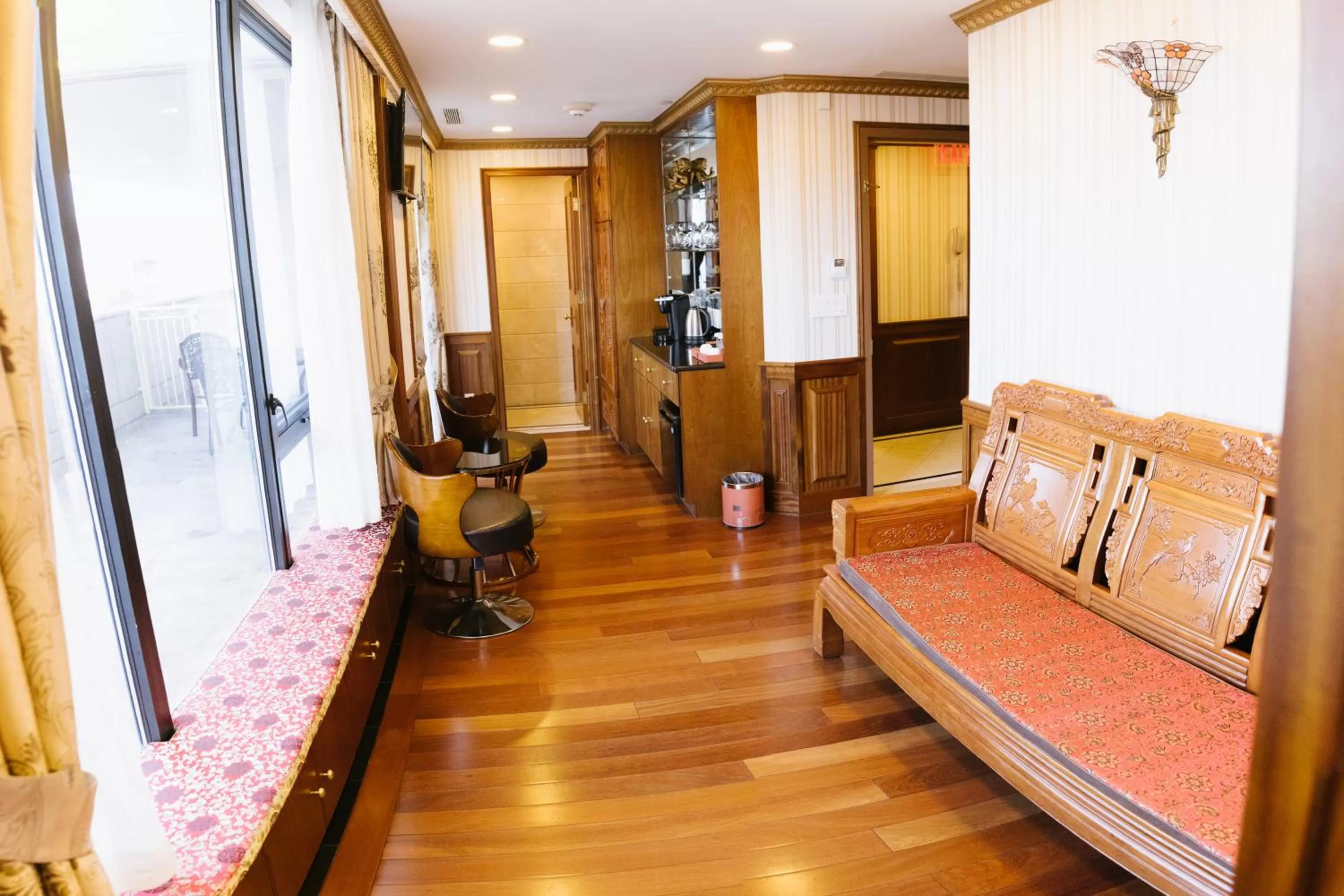 Bed in The Allen Hotel