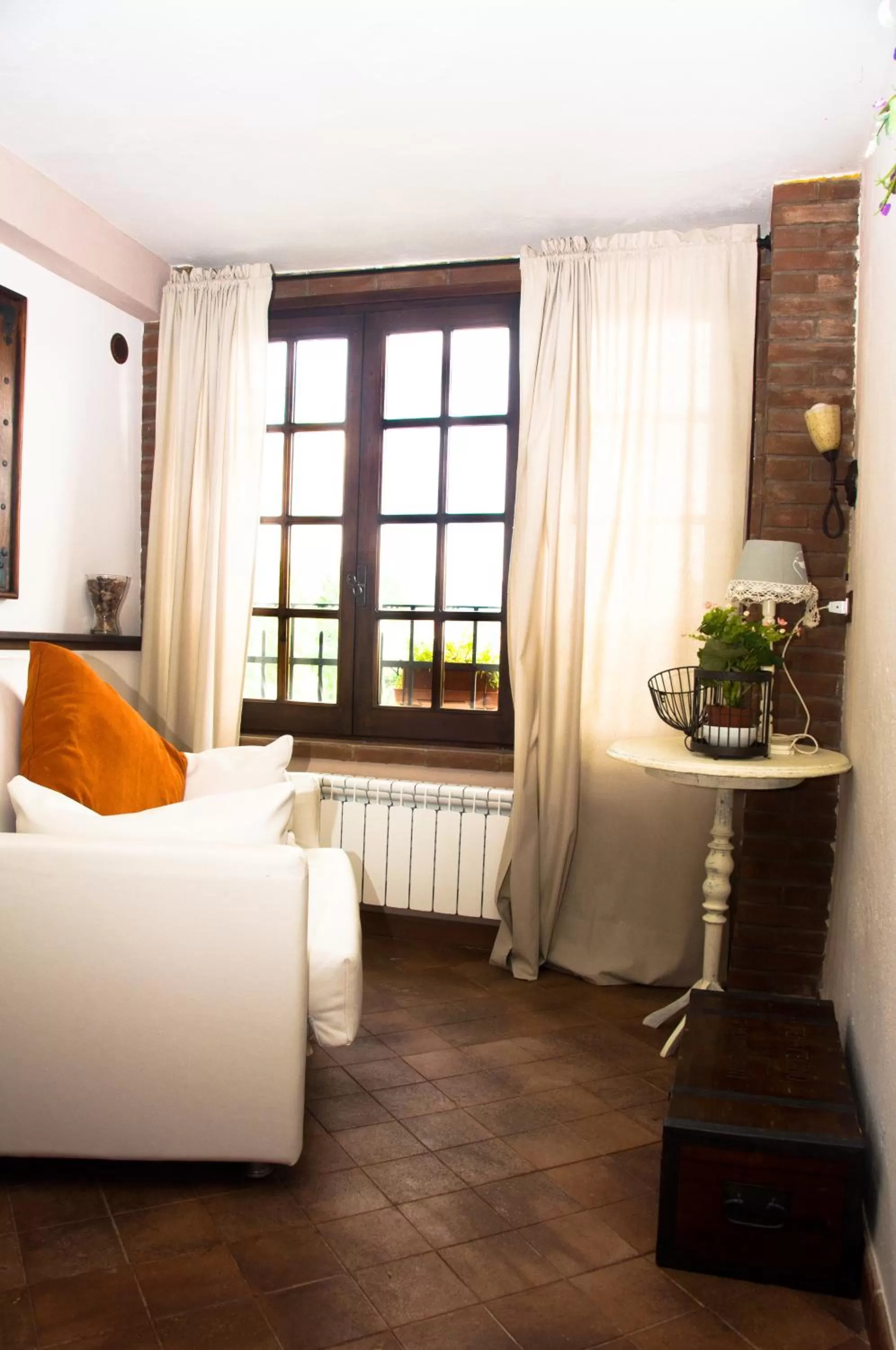 Photo of the whole room in B&B Borgo Cortese