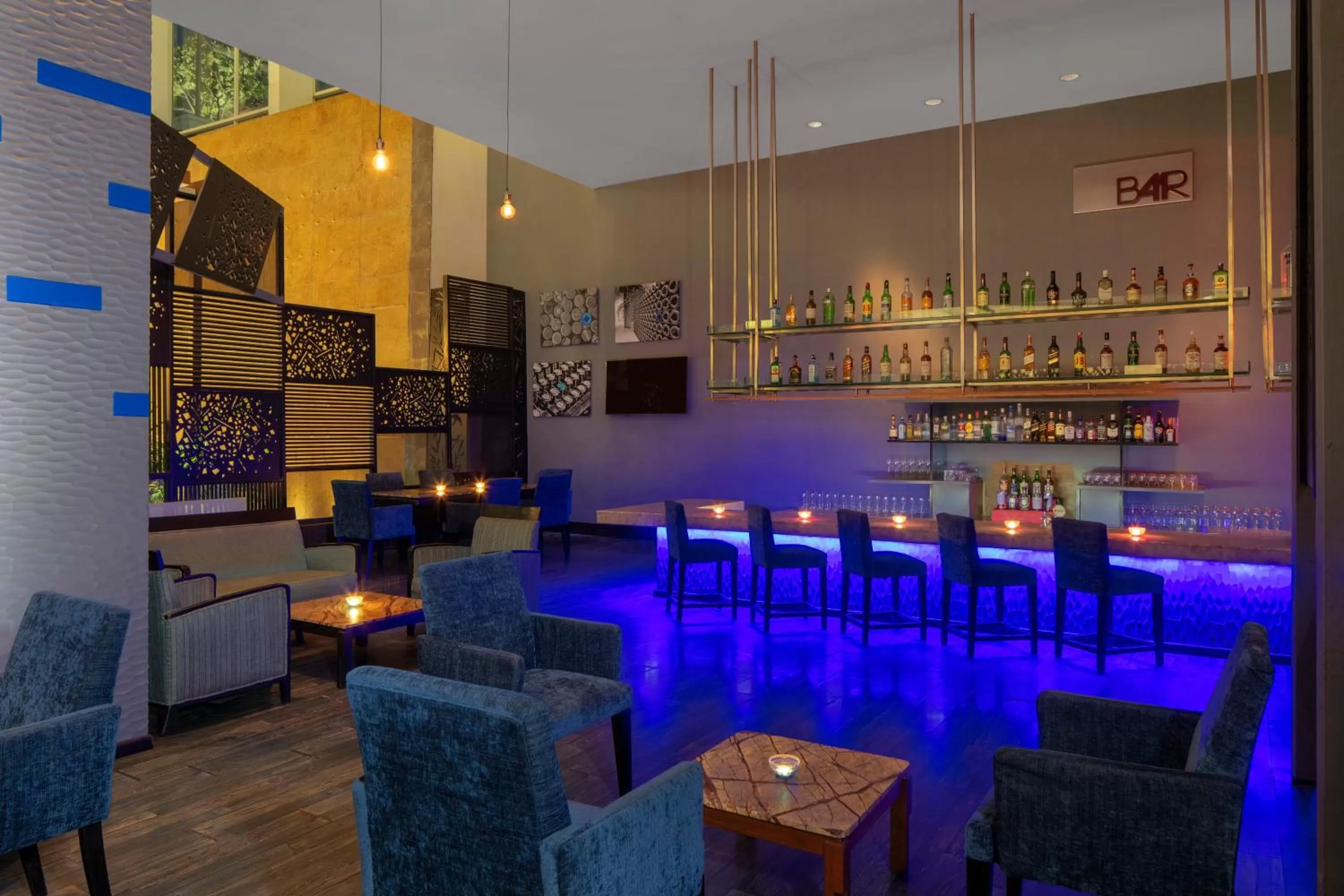 Lounge or bar in Radisson Blu Plaza Hotel Hyderabad Banjara Hills