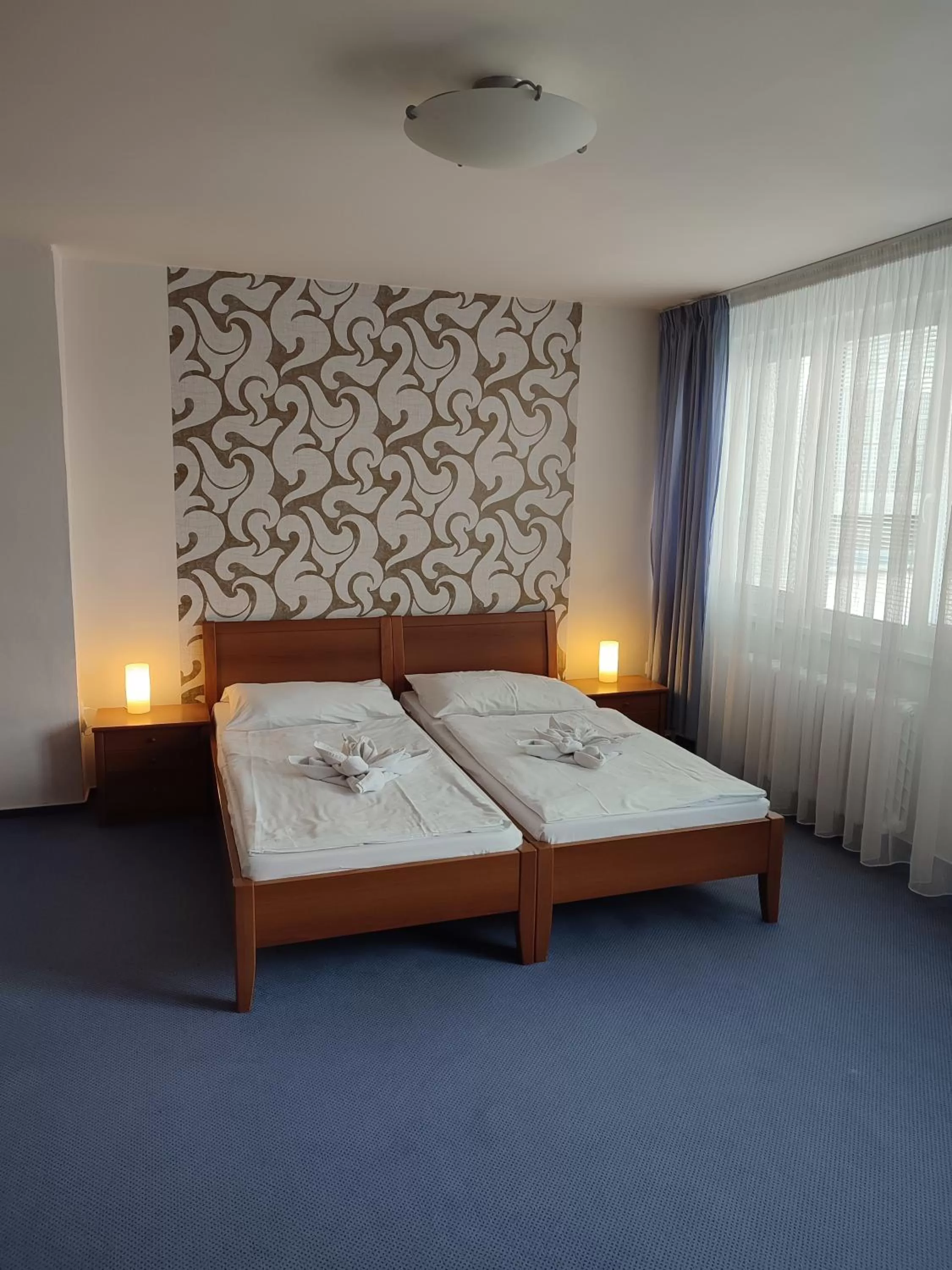 Bed in BEST Hotel Garni