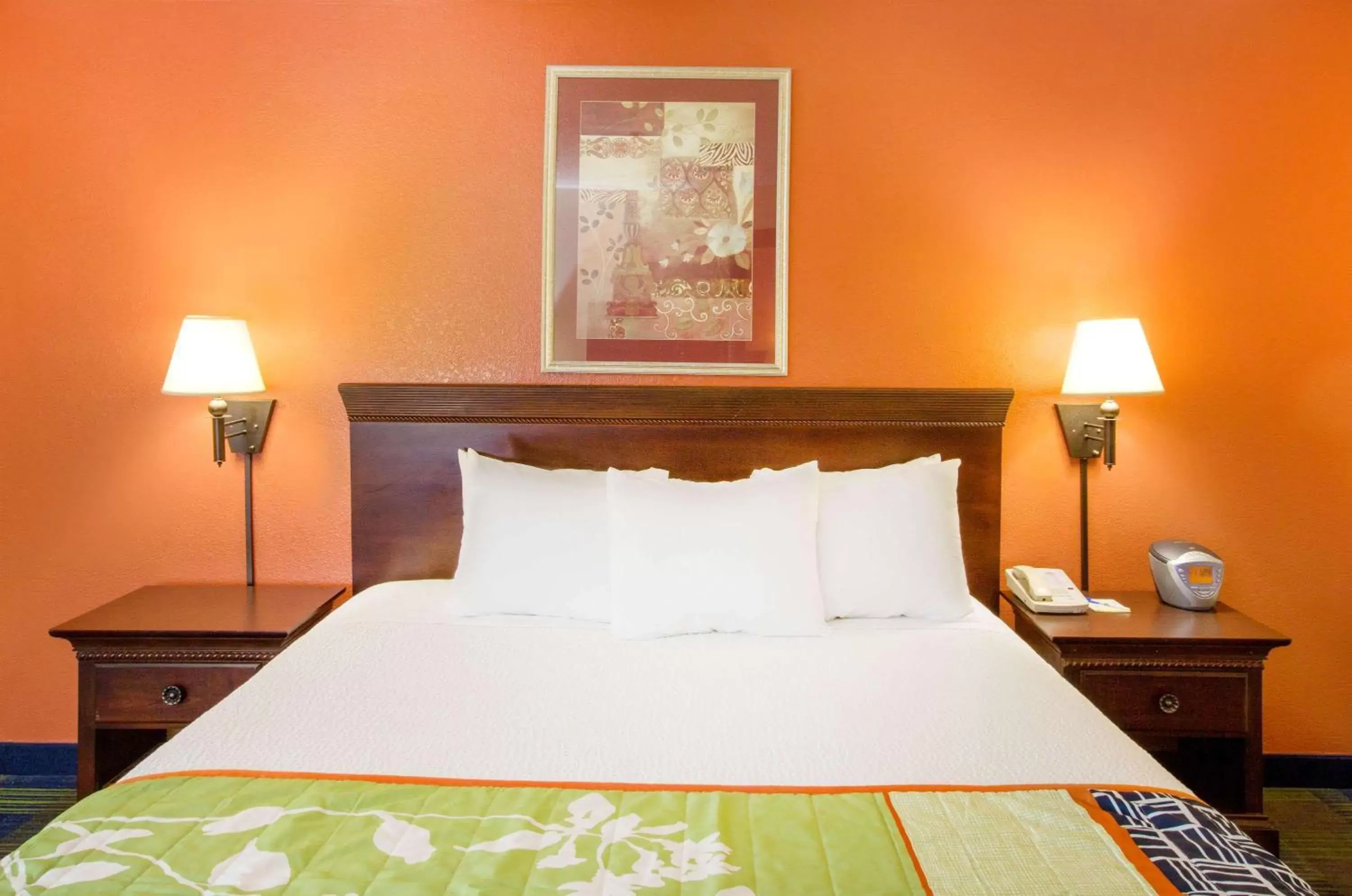 King Room - Mobility/Hearing Access/Non Smoking in Days Inn by Wyndham Fremont King Room - Mobility/Hearing Access/Non Smoking in Days Inn by Wyndham Fremont