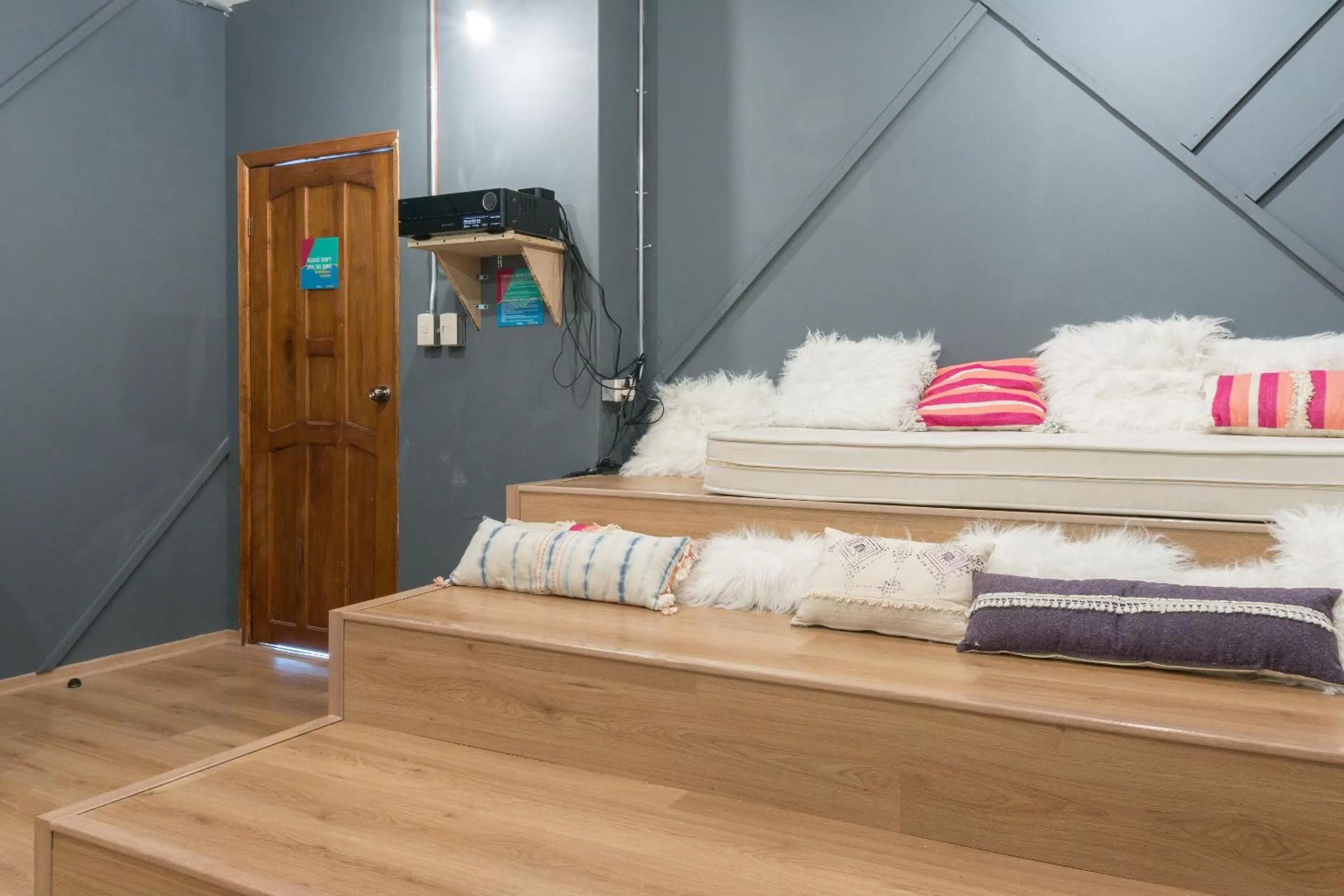 Communal lounge/ TV room, Bed in Selina Baños