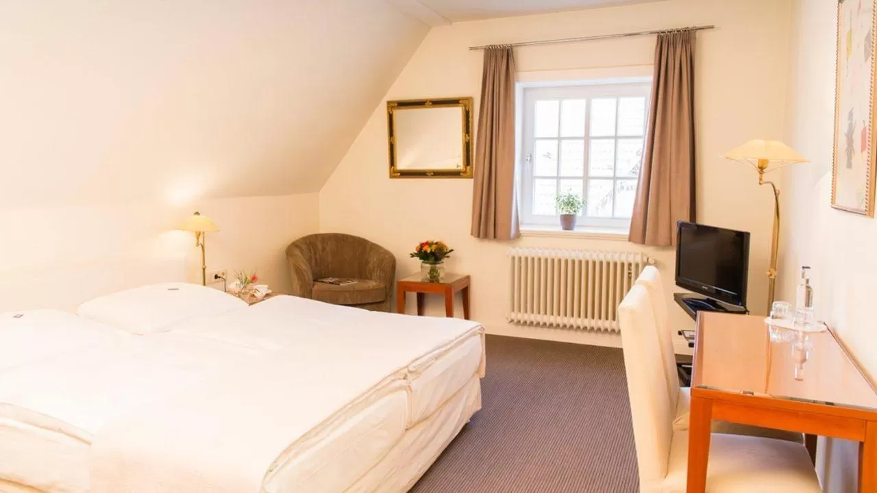 Bed in Meyers Hotel Hittfeld