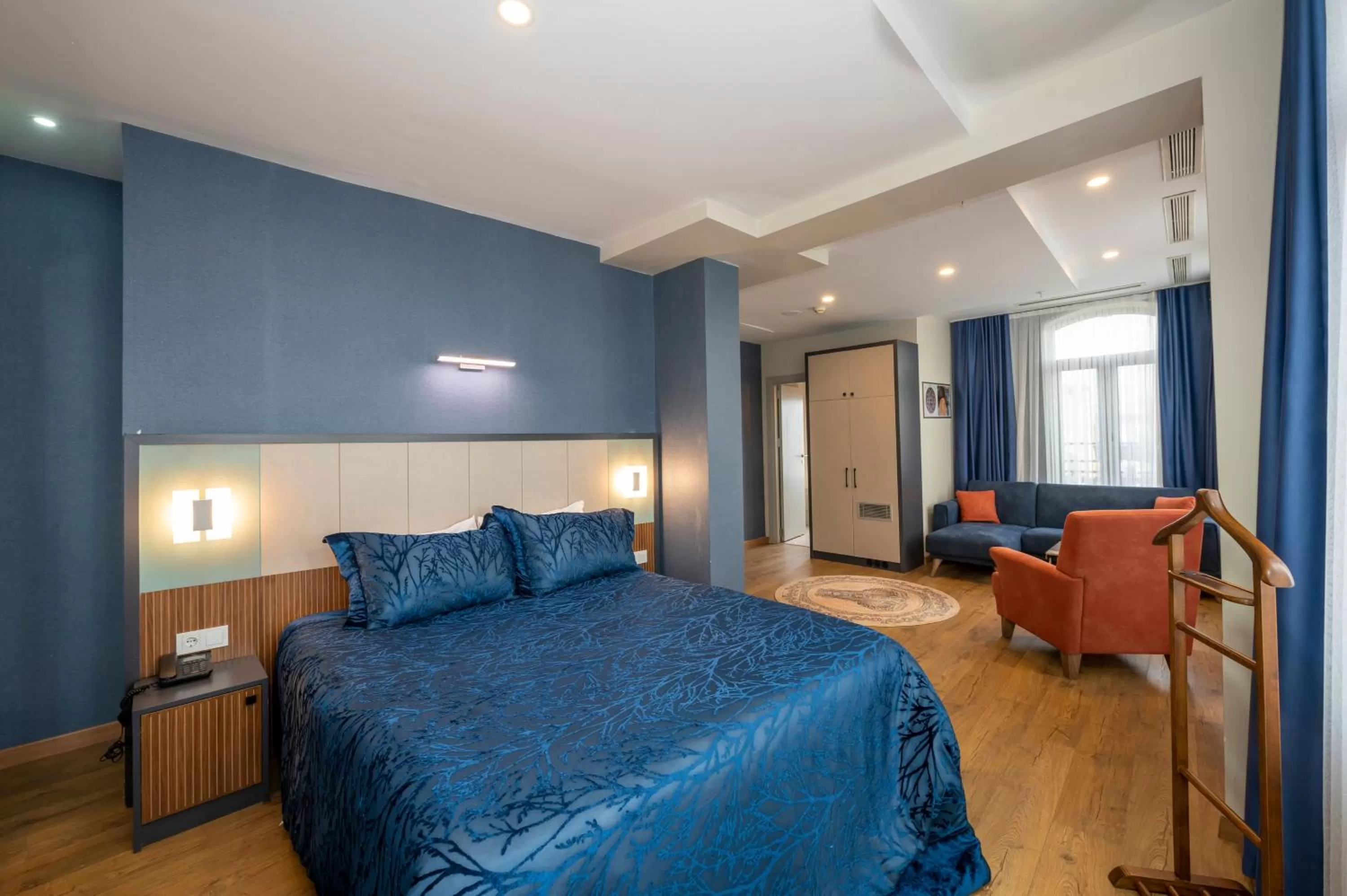 Photo of the whole room, Bed in Juno Hotel Taksim