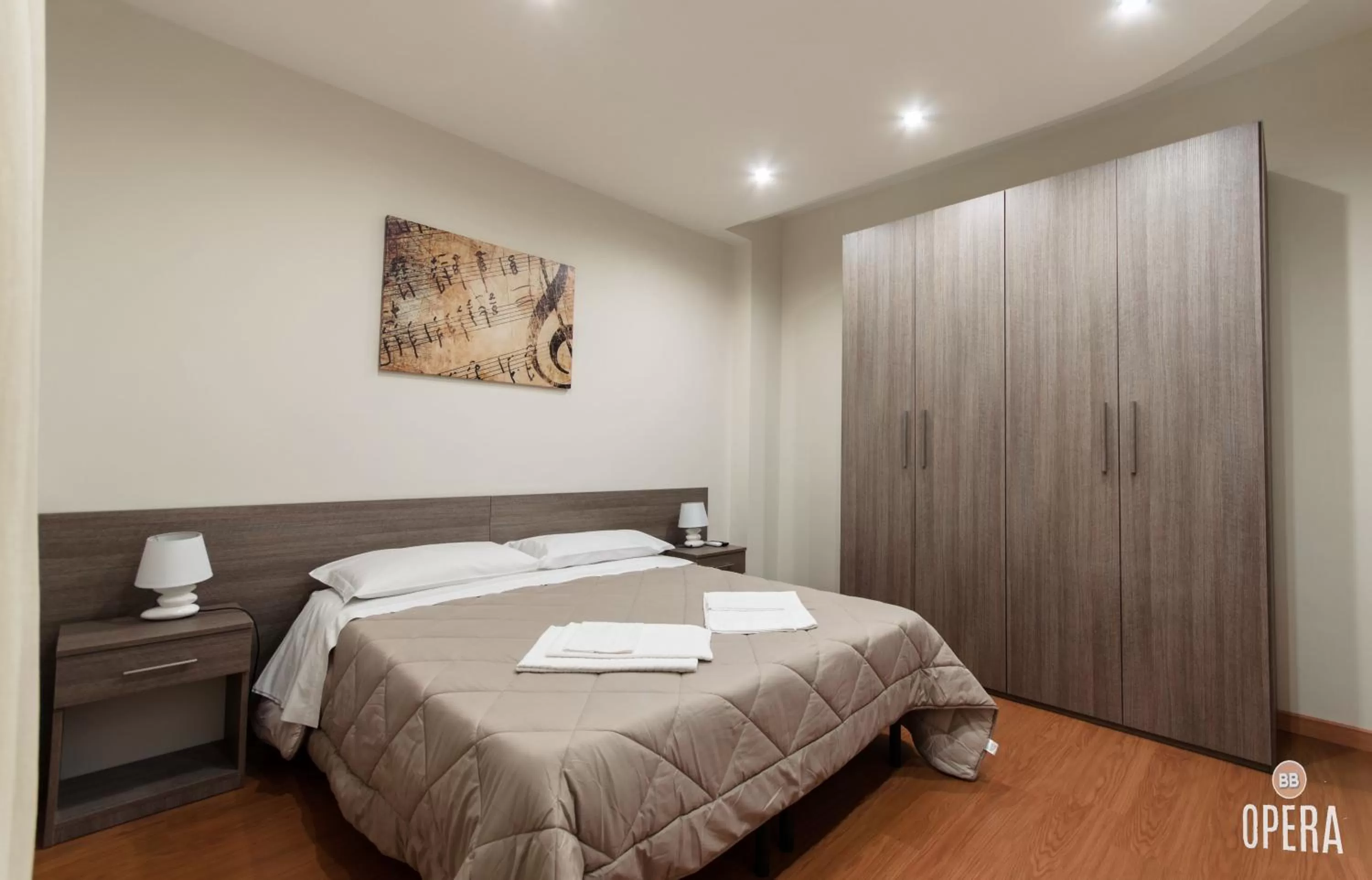 Photo of the whole room, Bed in Opera B&B