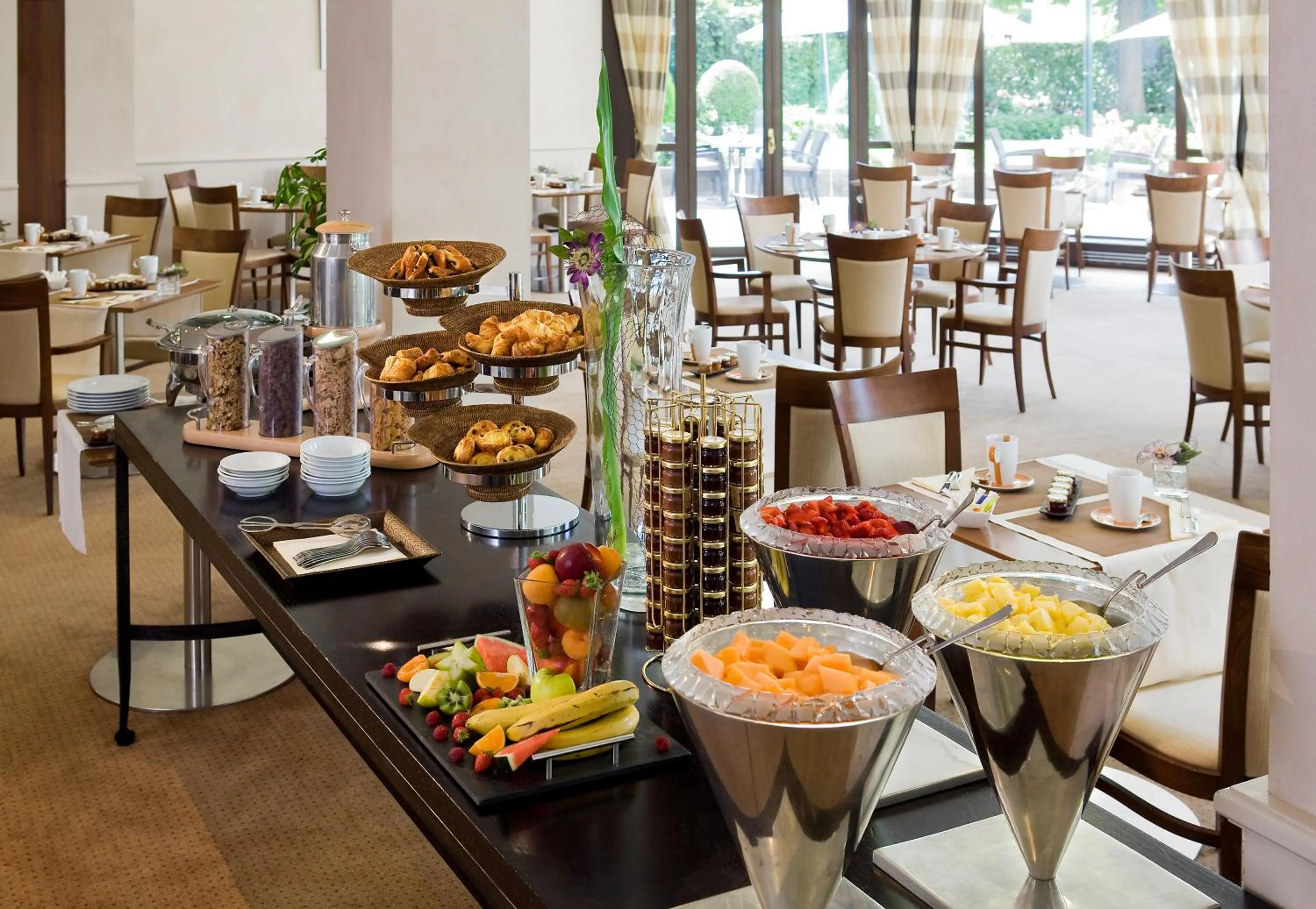 Restaurant/places to eat in Warwick Reine Astrid - Lyon