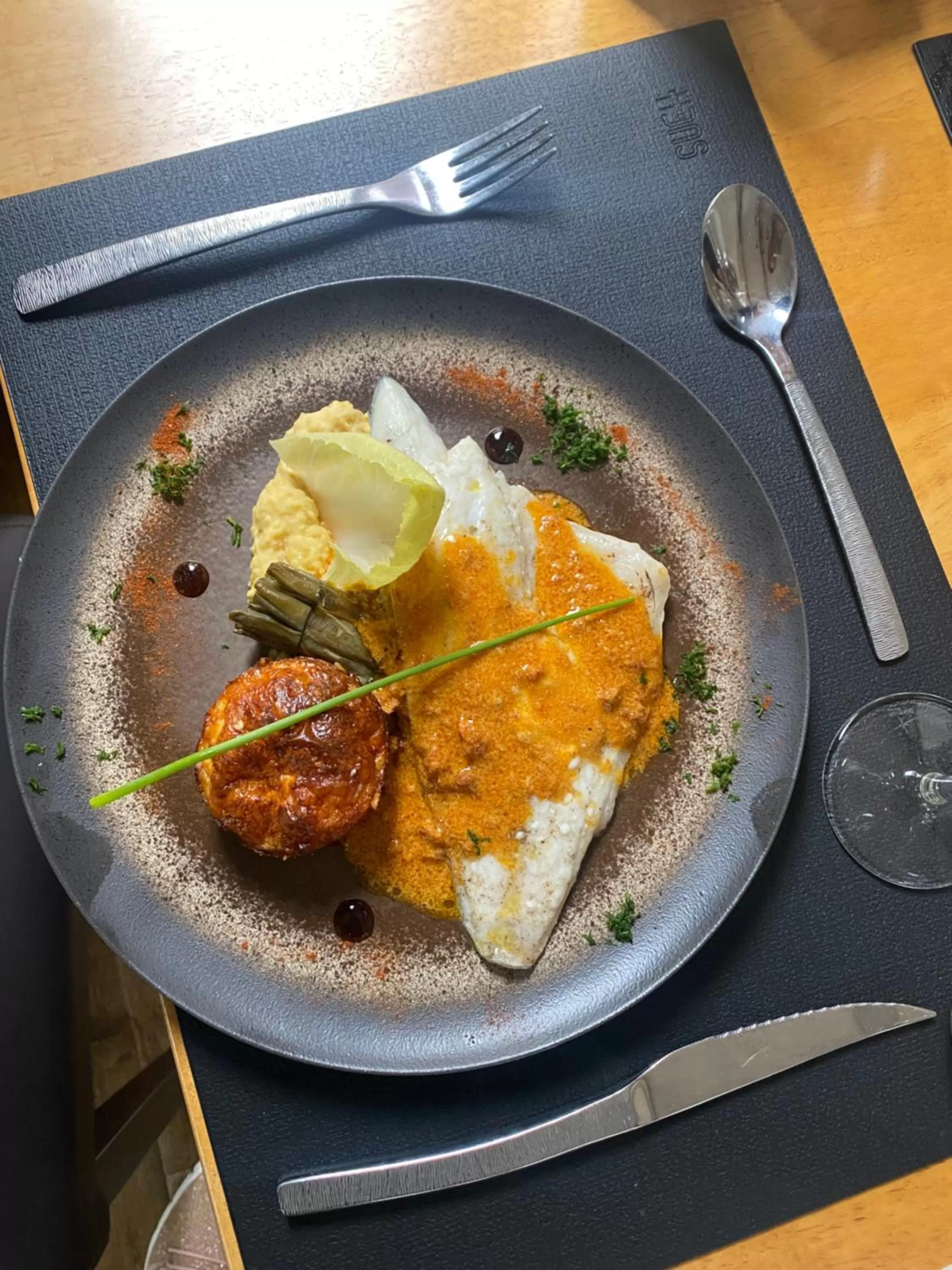 Restaurant/places to eat in Logis Hôtel Le Cygne