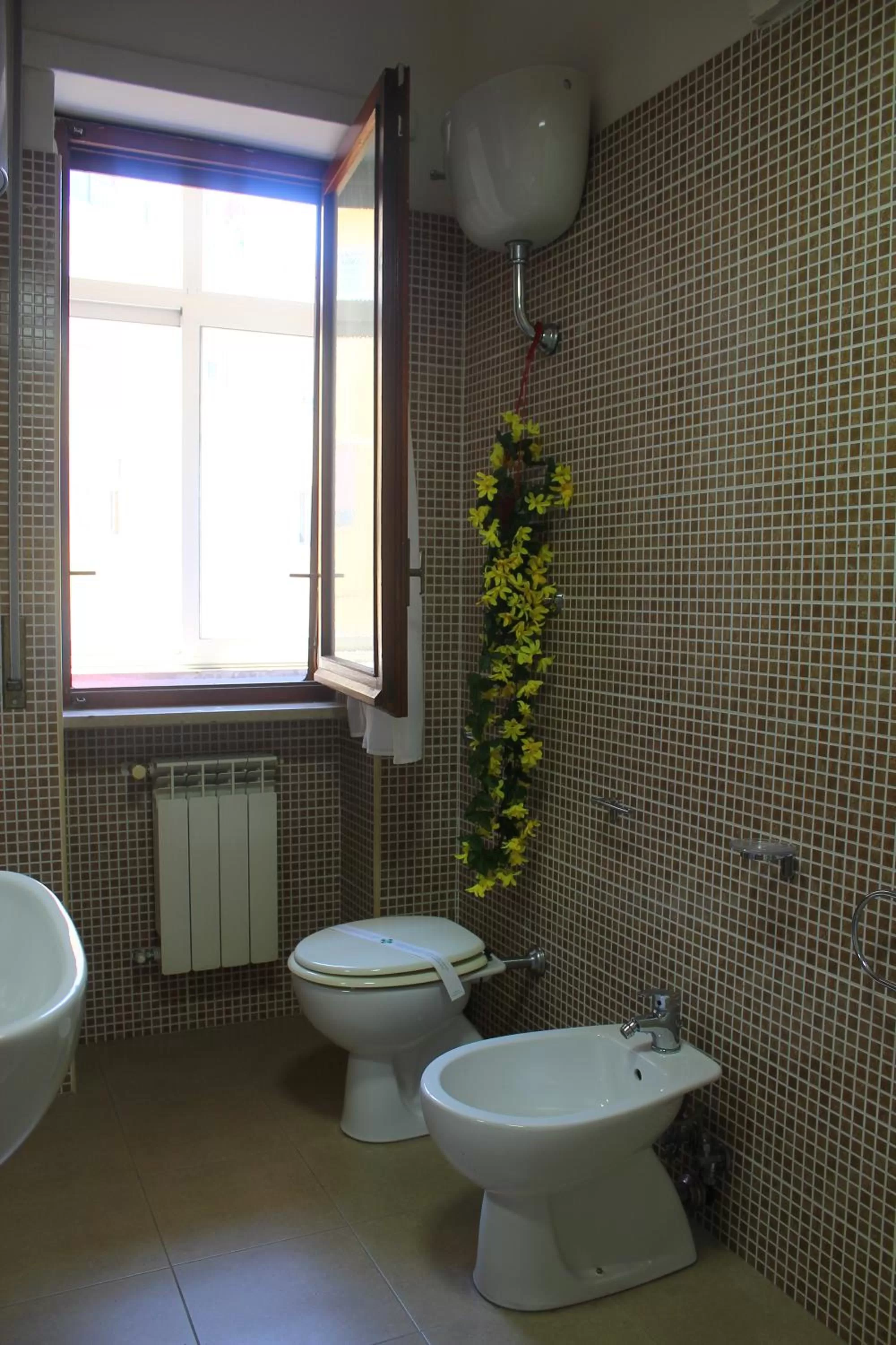 Toilet, Bathroom in Stazione Centrale B&B