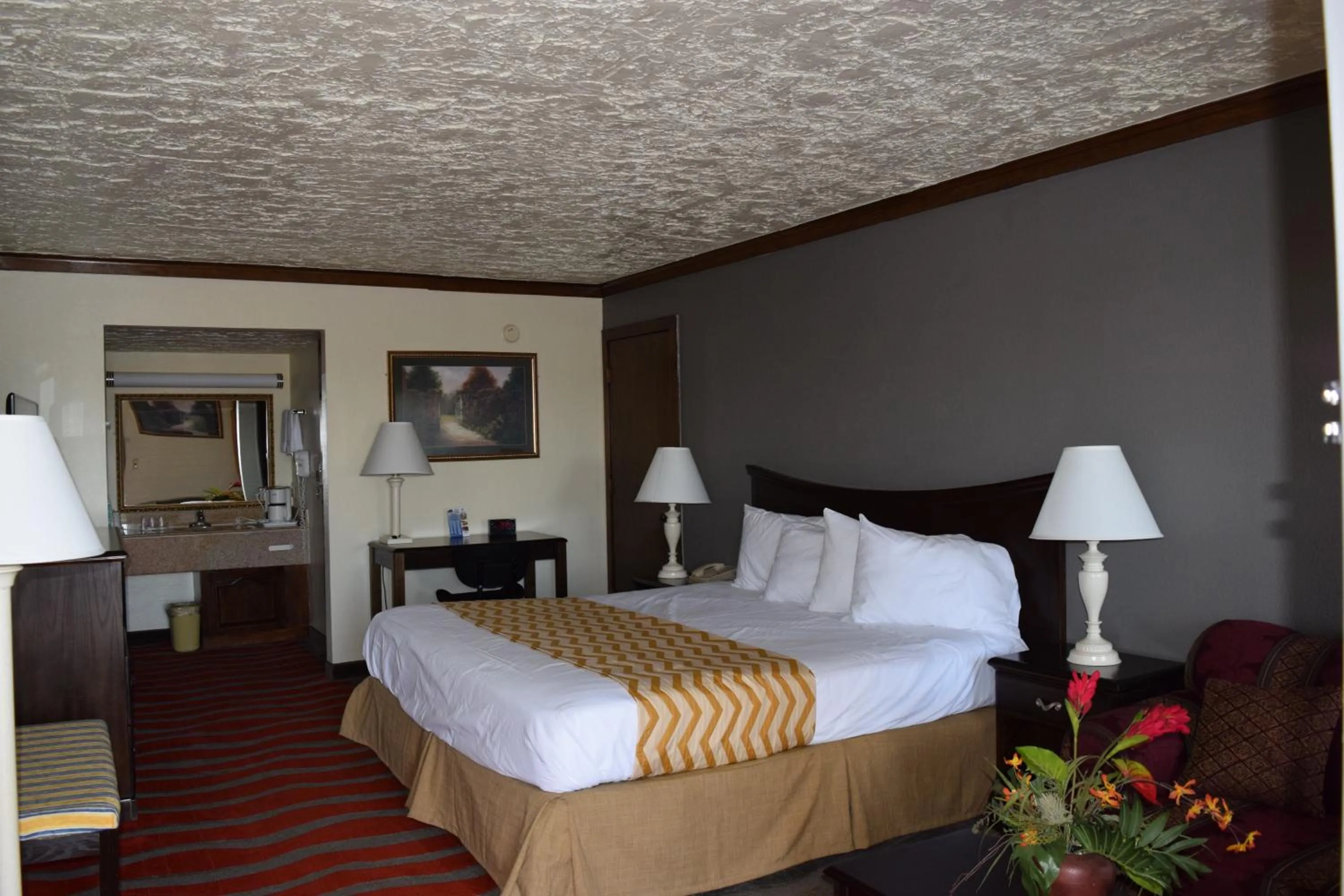 Photo of the whole room, Bed in Travelodge Inn & Suites by Wyndham Norman