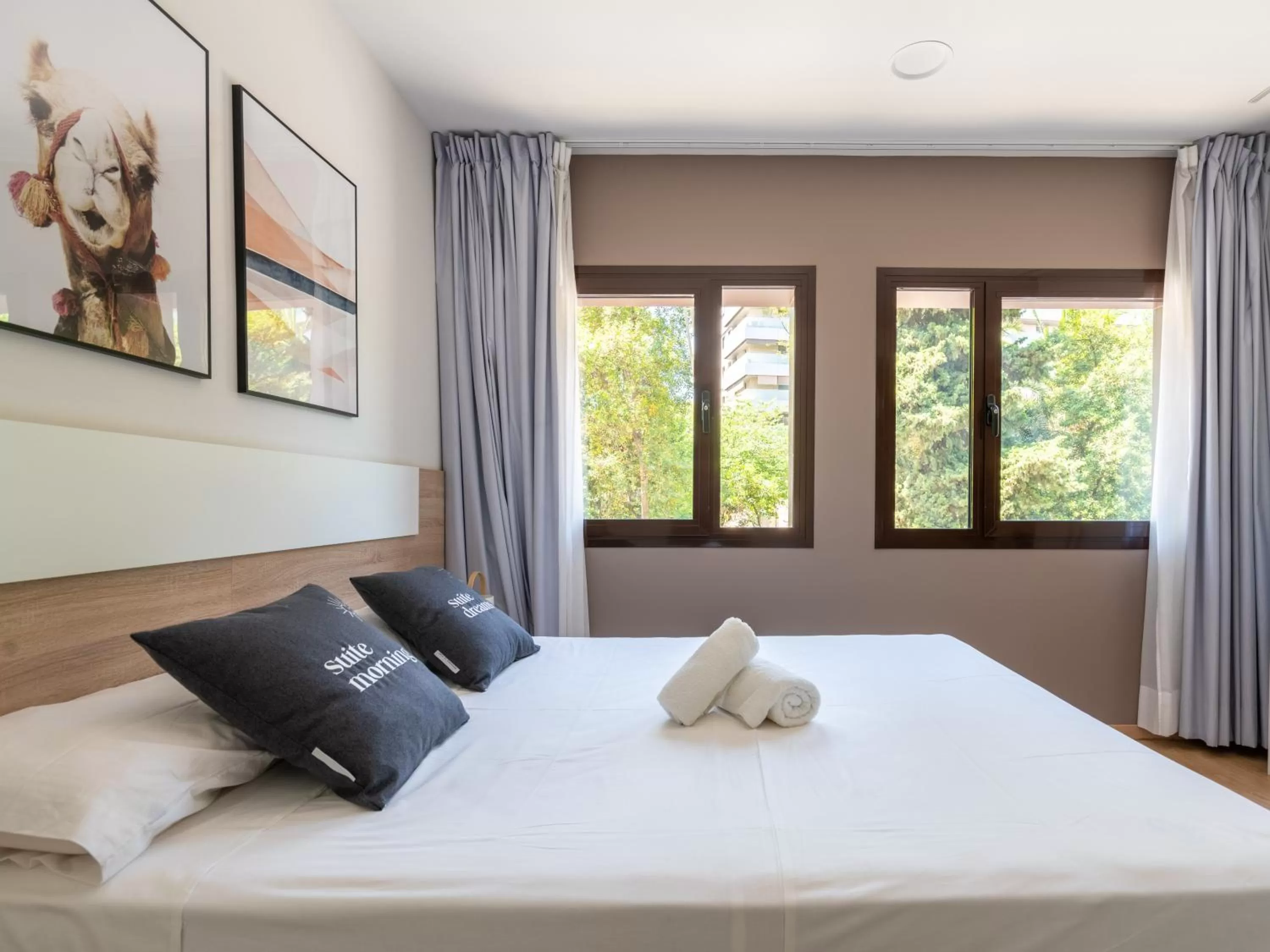 Bed in Limehome Barcelona Carrer de Fontcoberta - Digital Access