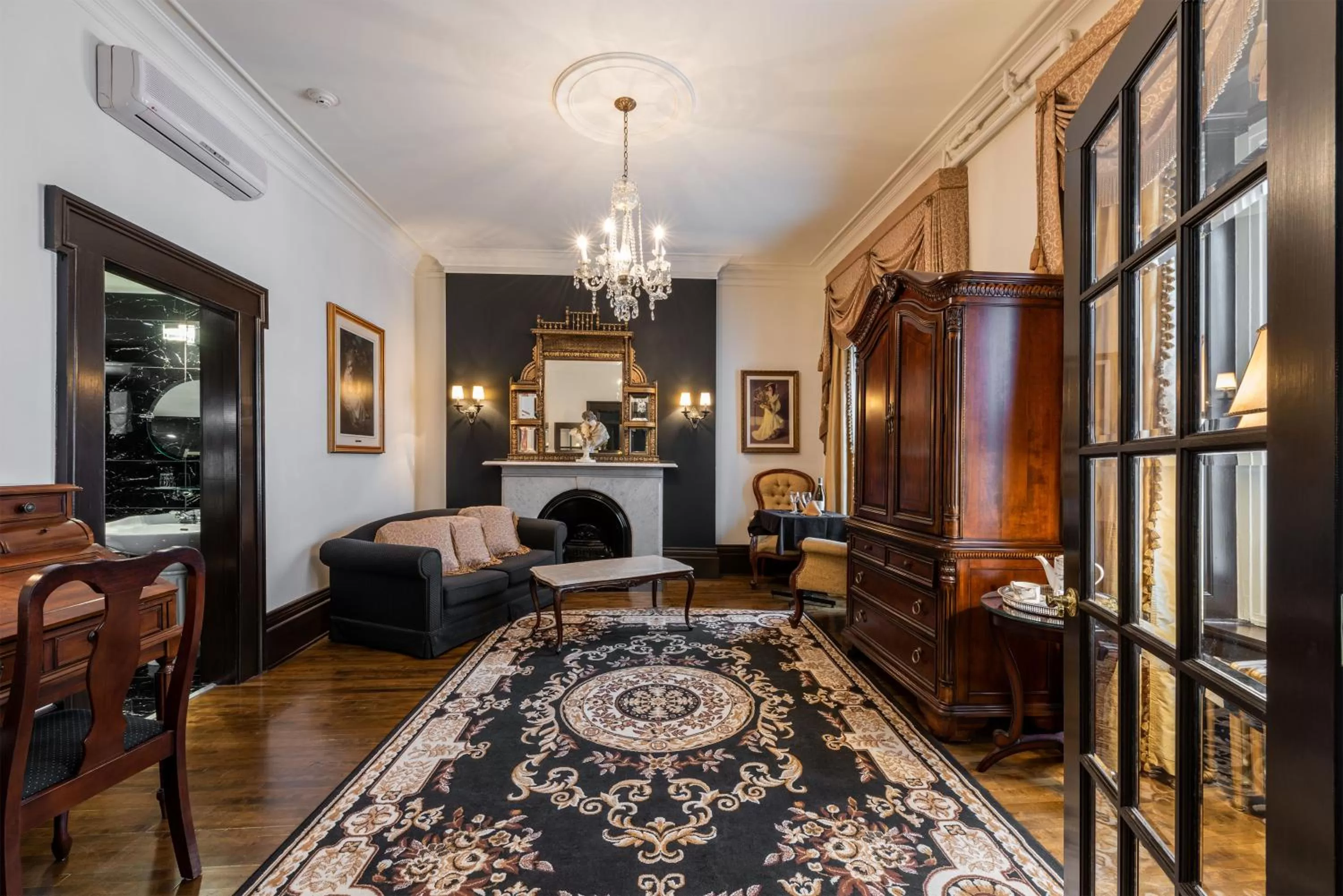 Living room, Bed in Le Clos Saint-Louis - Par Aneyro