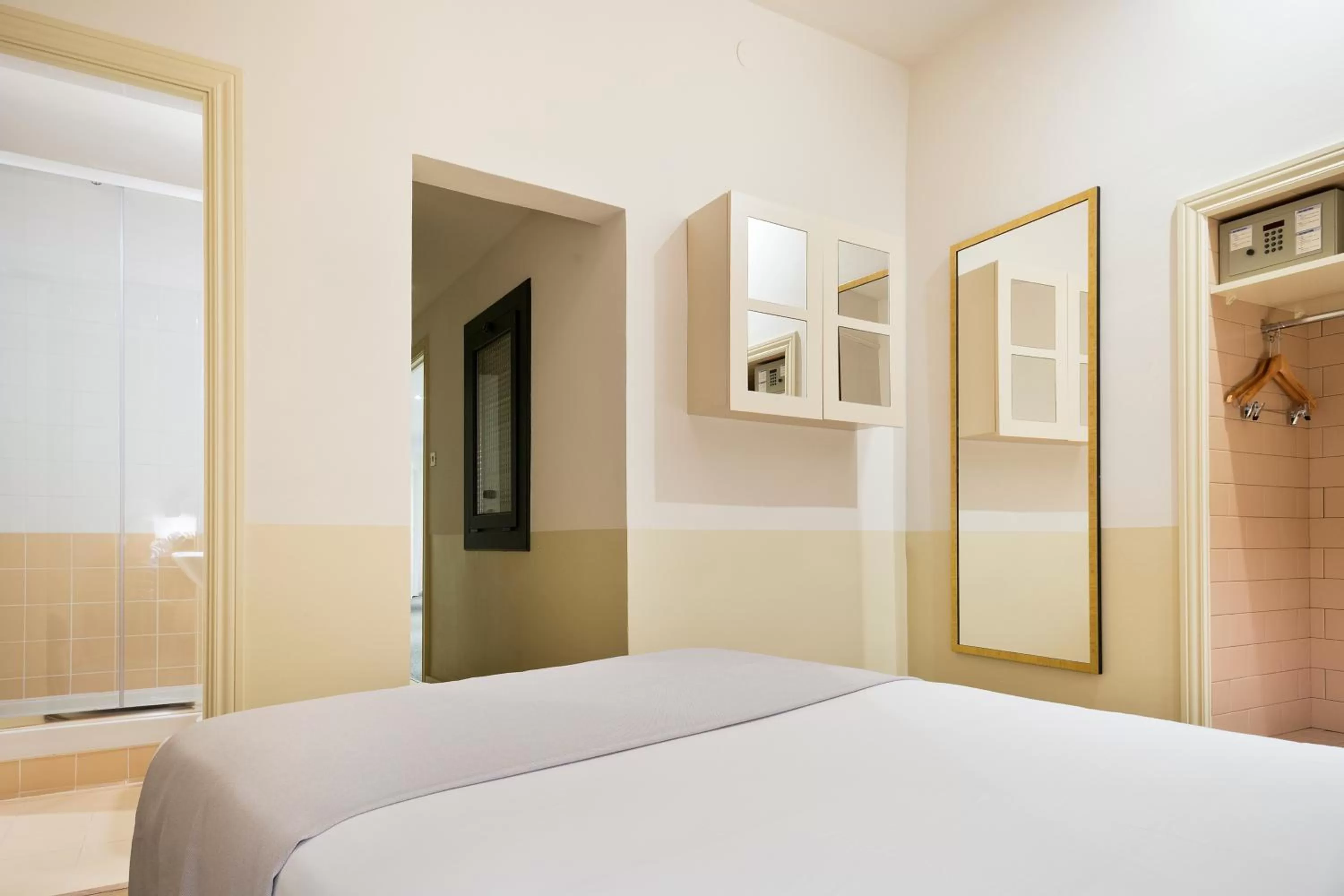 Property building, Bed in Hotel El Call