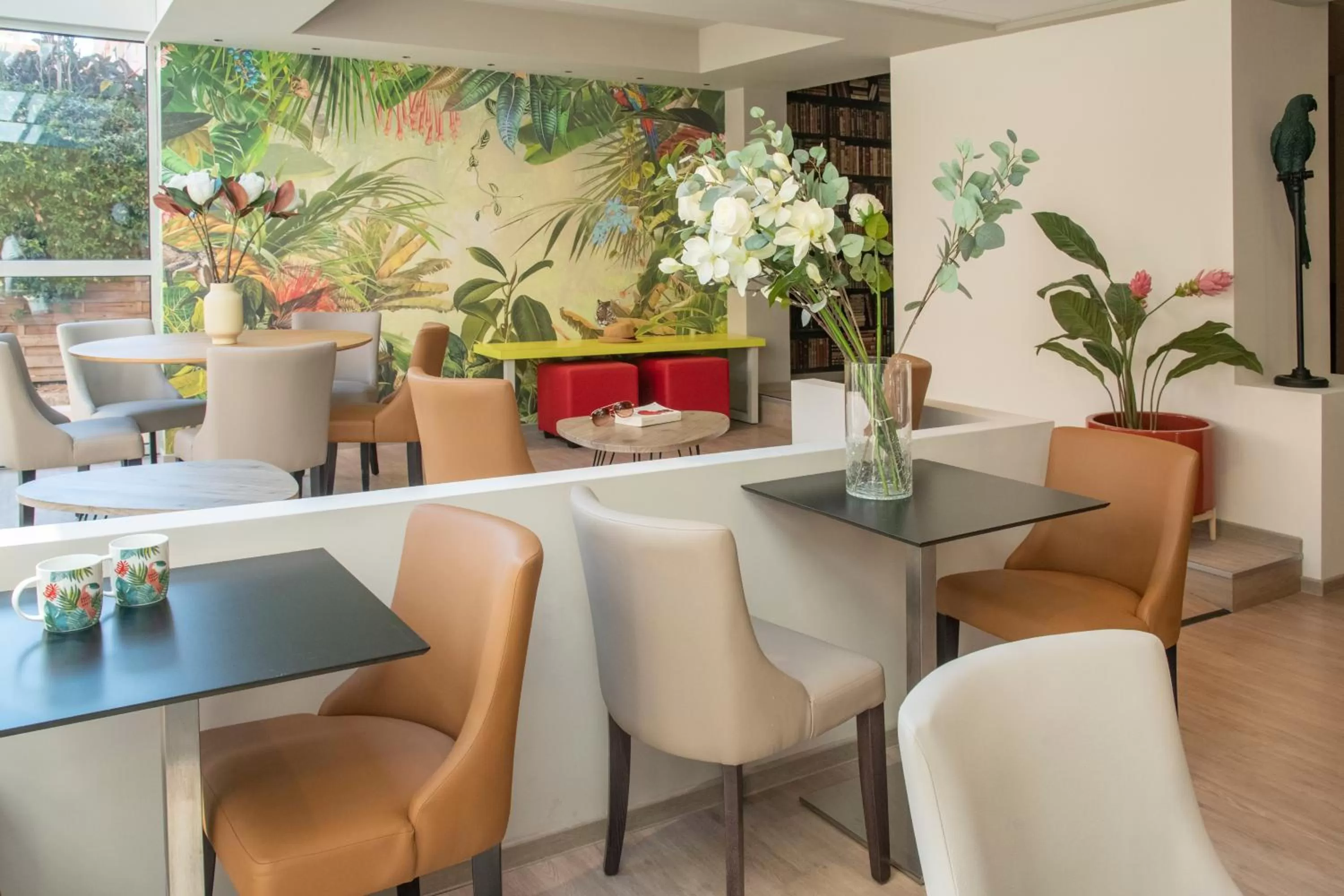 Seating area in ibis Styles Beaulieu sur Mer