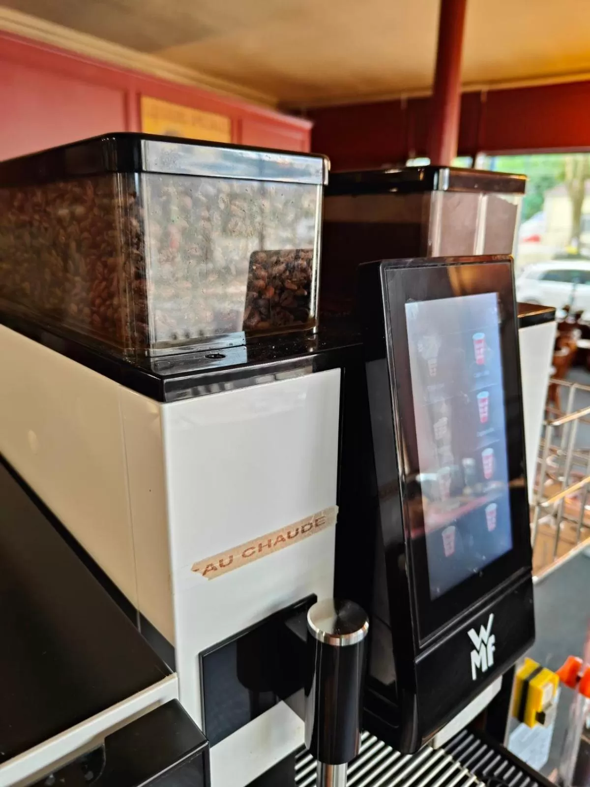 Coffee/tea facilities in Hôtel Terminus - Pizzeria Pizz'a gogo - salle de sport - face à la gare