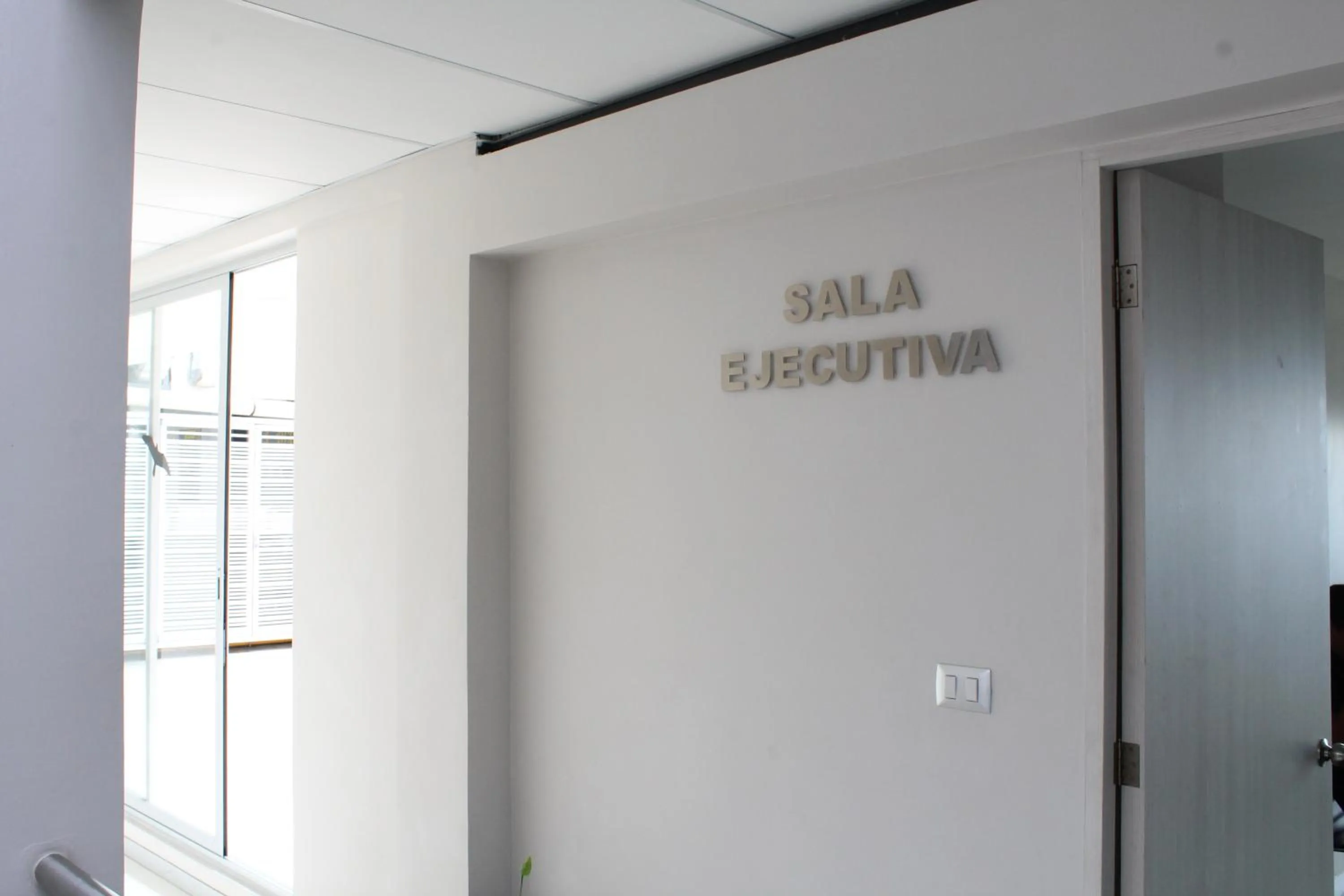 Text overlay in SC HOTEL