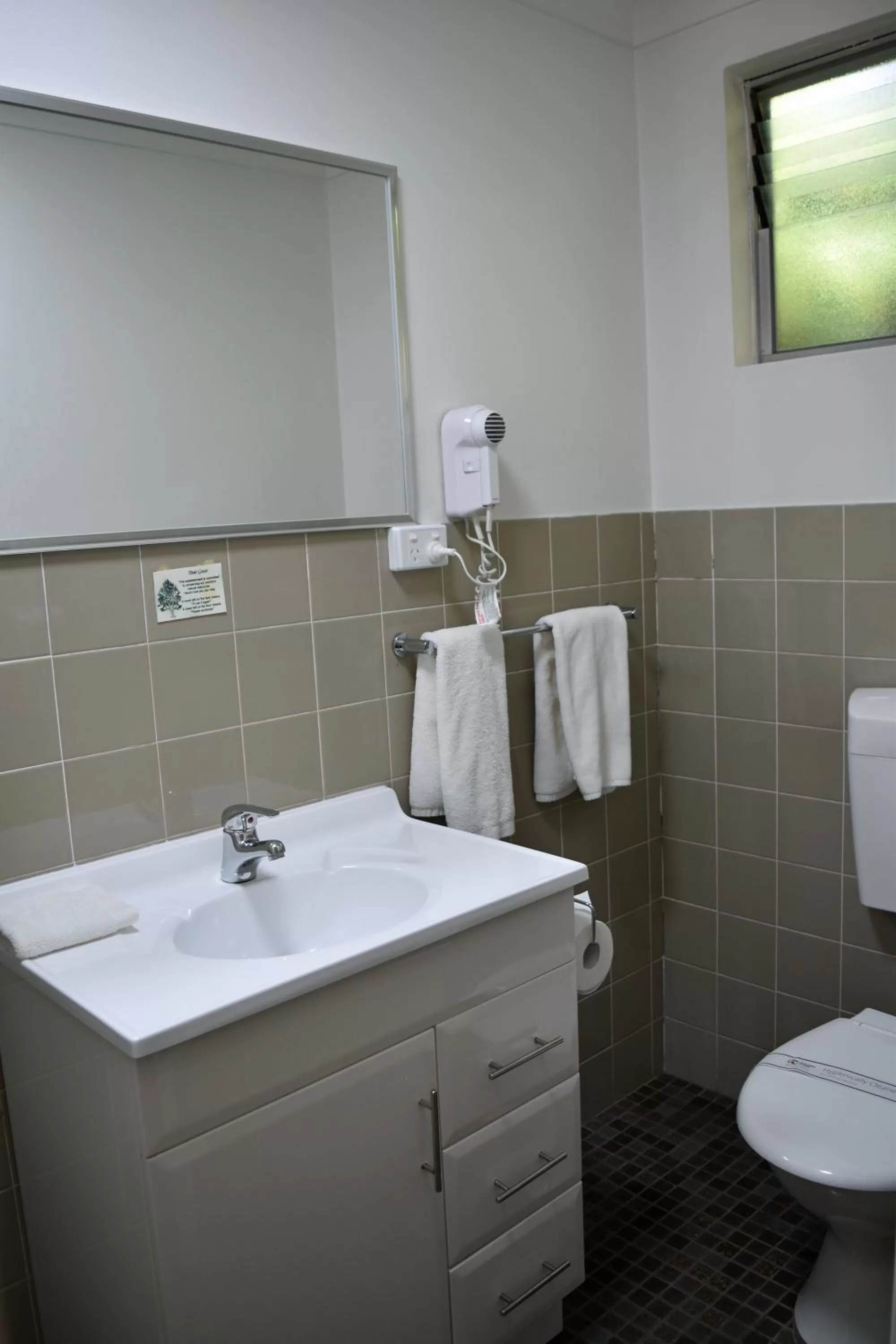 Ten Dollar Town Motel