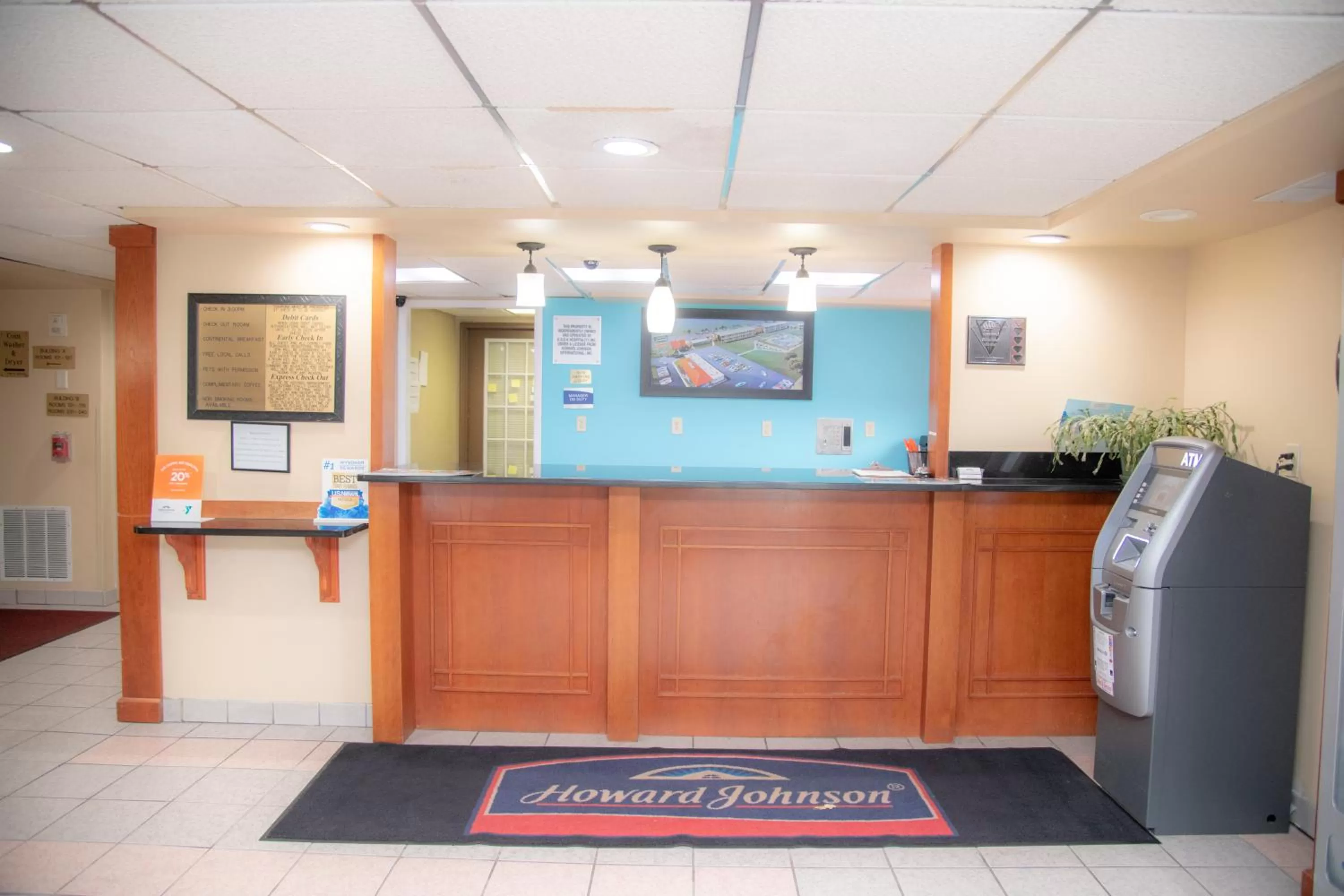 Lobby or reception in Howard Johnson by Wyndham Allentown/Dorney Hotel & Suites