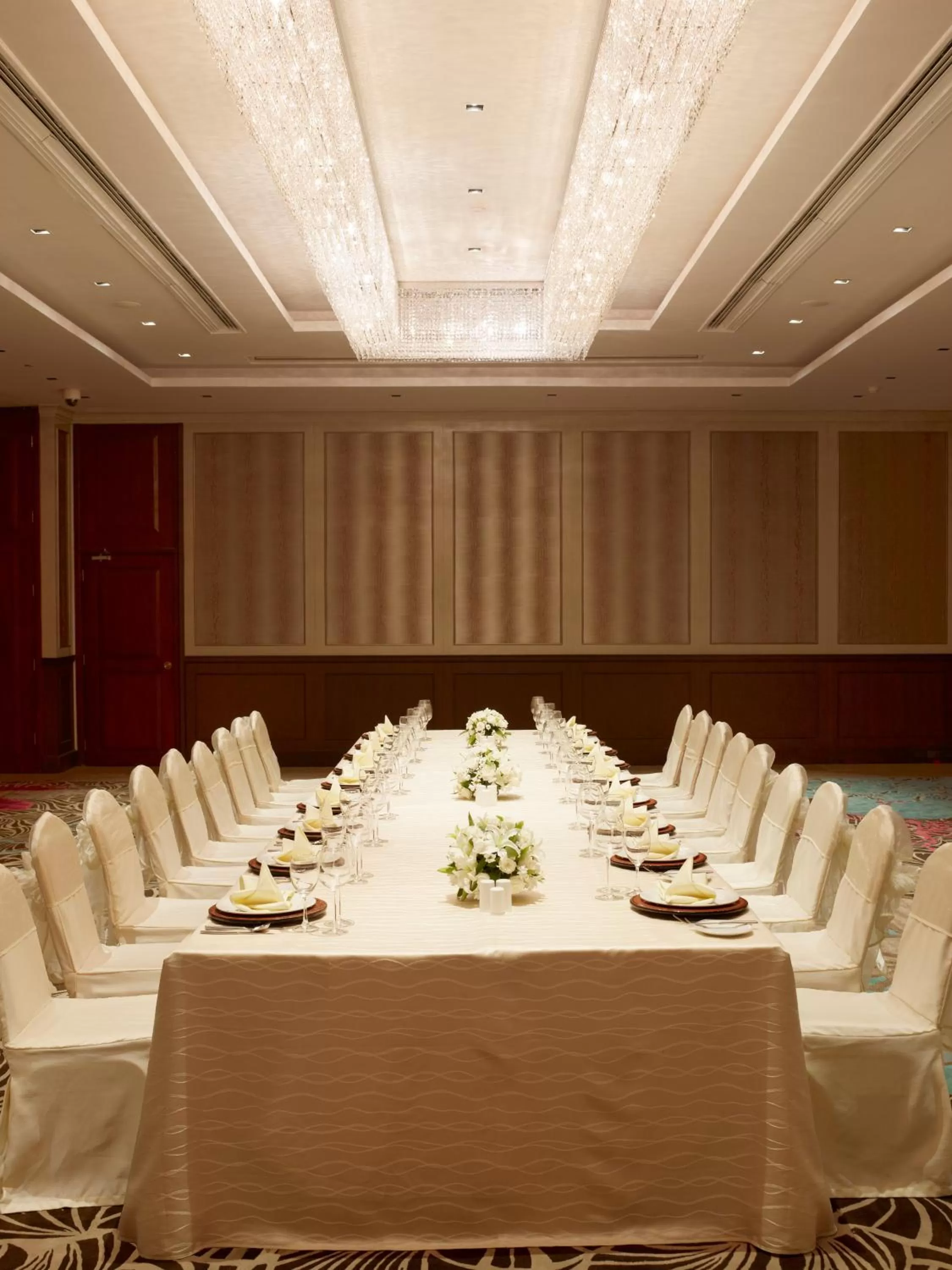 Business facilities in Chatrium Hotel Royal Lake Yangon