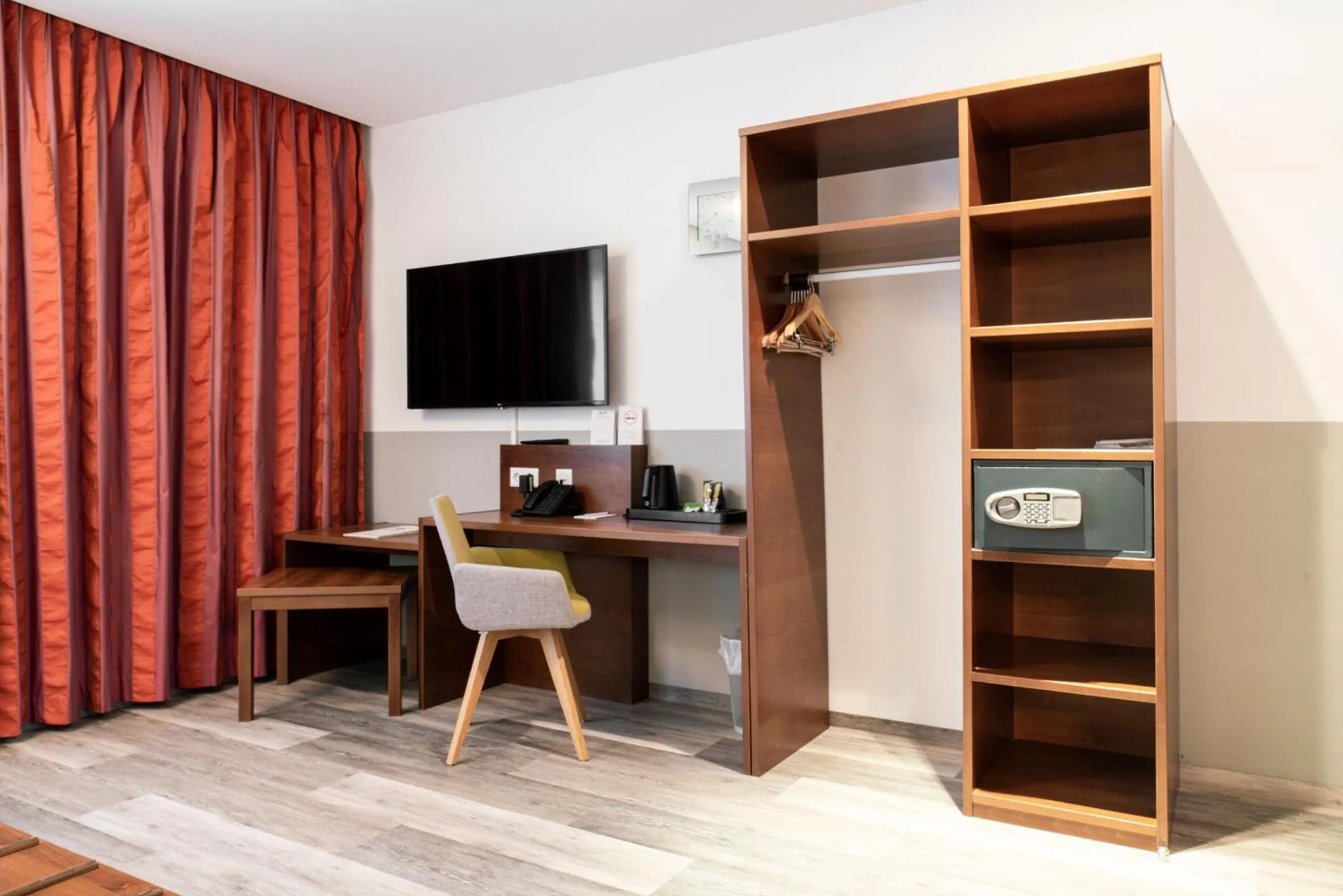 TV and multimedia in Best Western Hotel am Walserberg