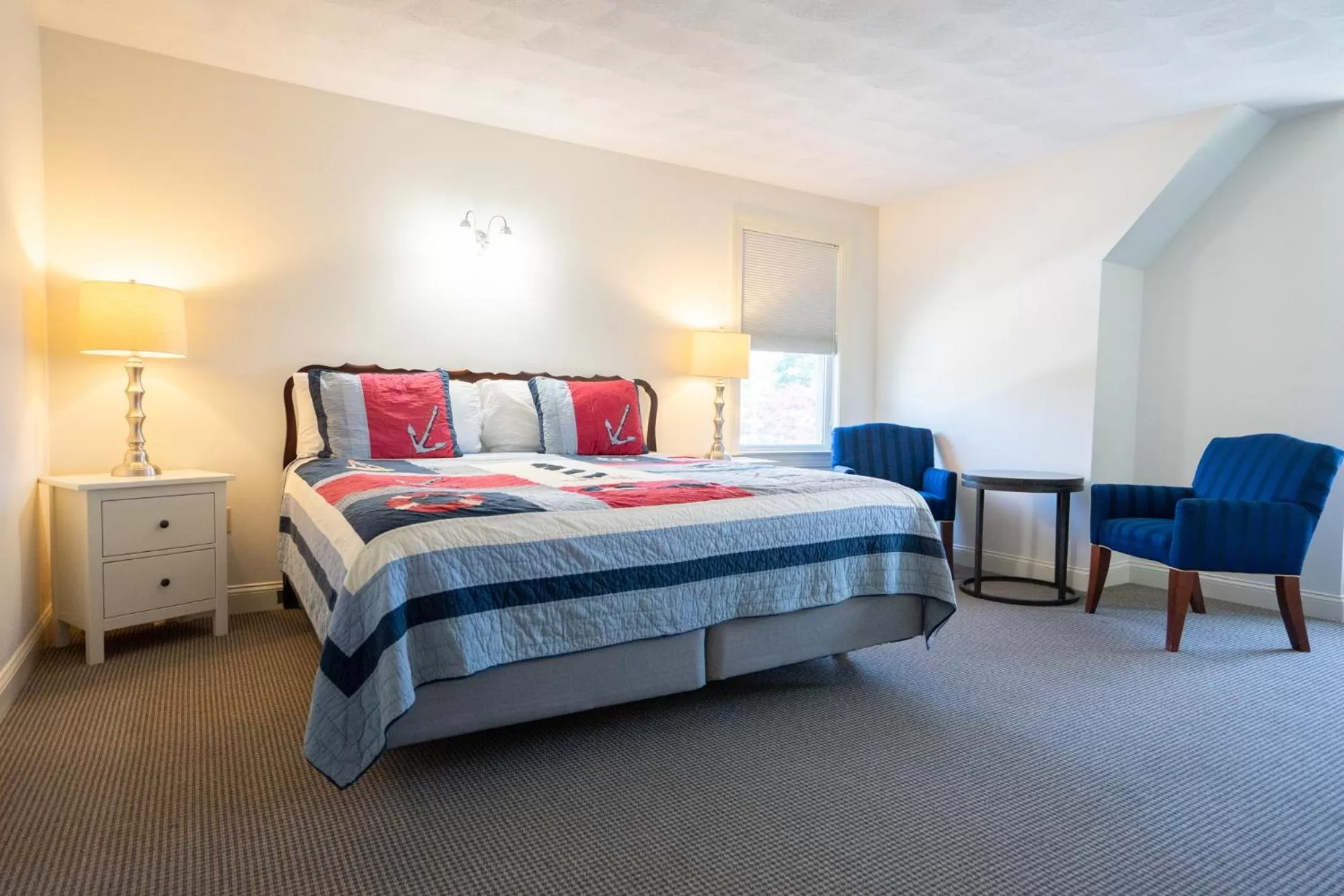 Bedroom, Bed in Rhea's Inn