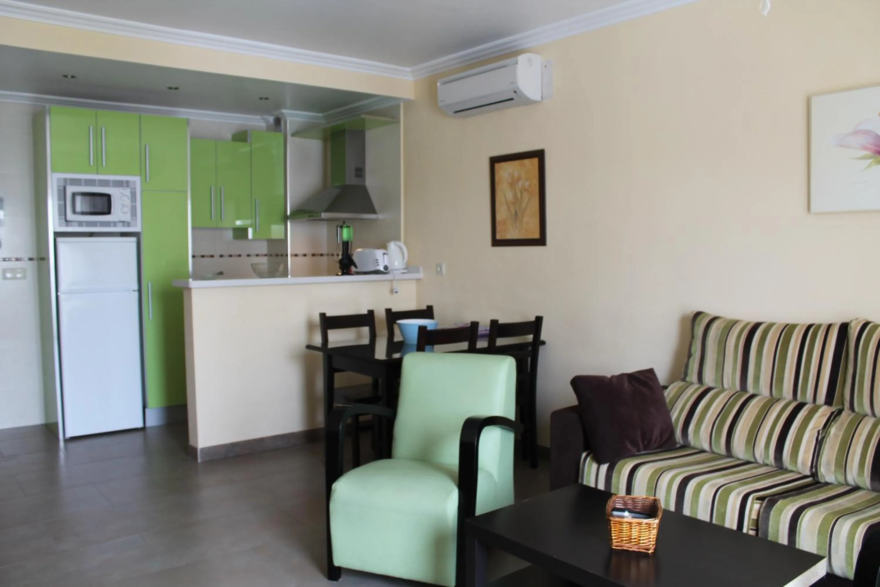 Kitchen or kitchenette in Apartamentos Turísticos Plaza del Olvido