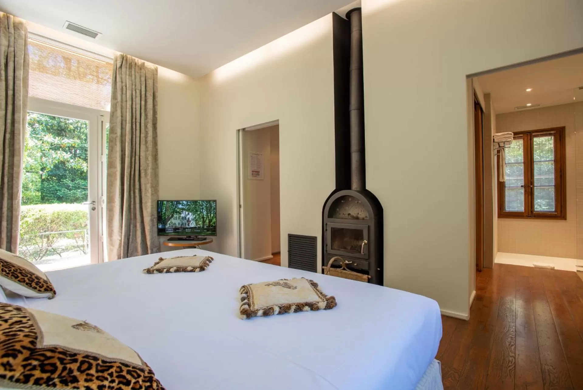 Bed in Hotel Château Des Alpilles