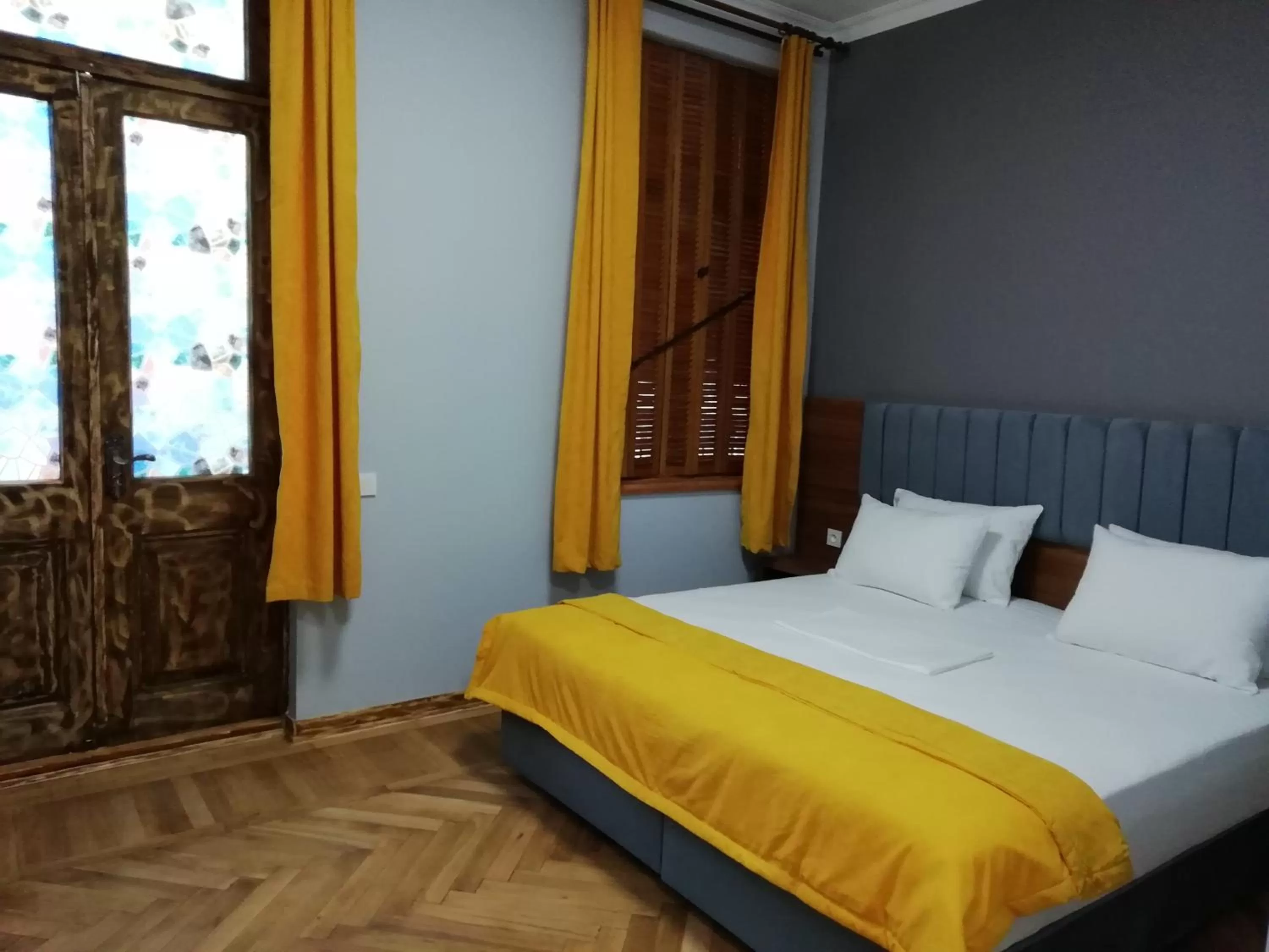 Photo of the whole room in Palm Hotel