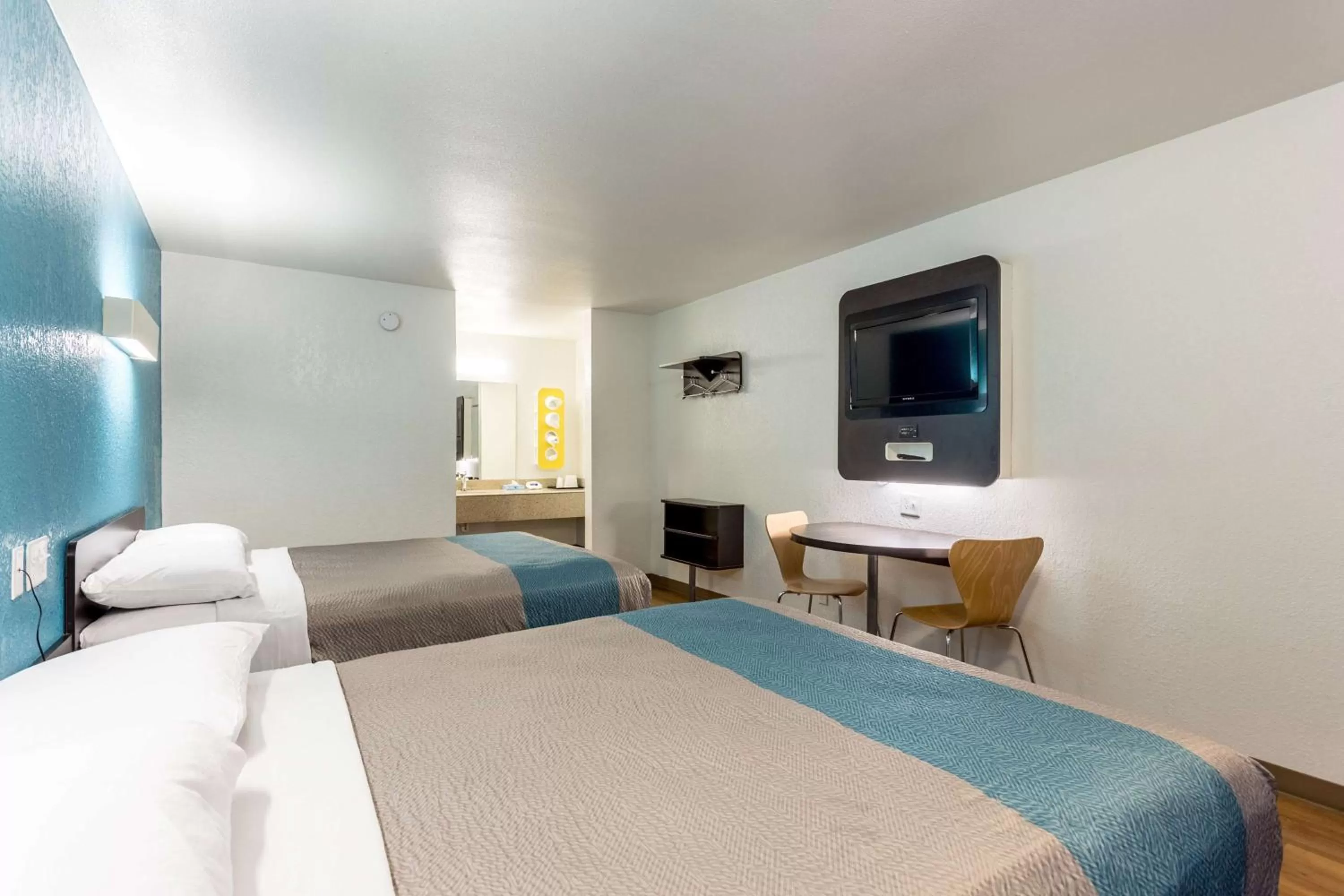 Photo of the whole room, Bed in Motel 6-Bryan, TX - College Station