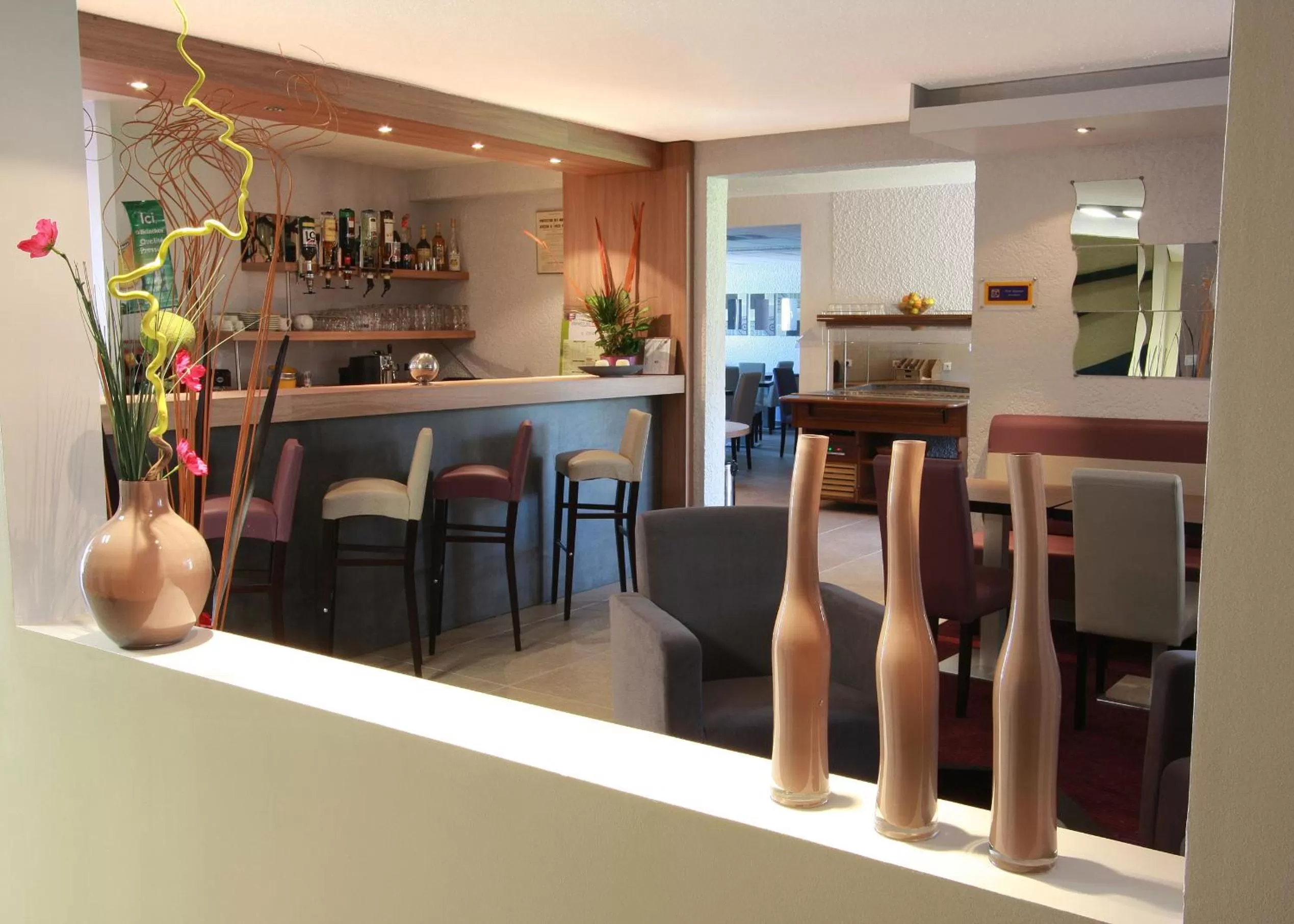 Lounge or bar in Kyriad Auxerre Appoigny