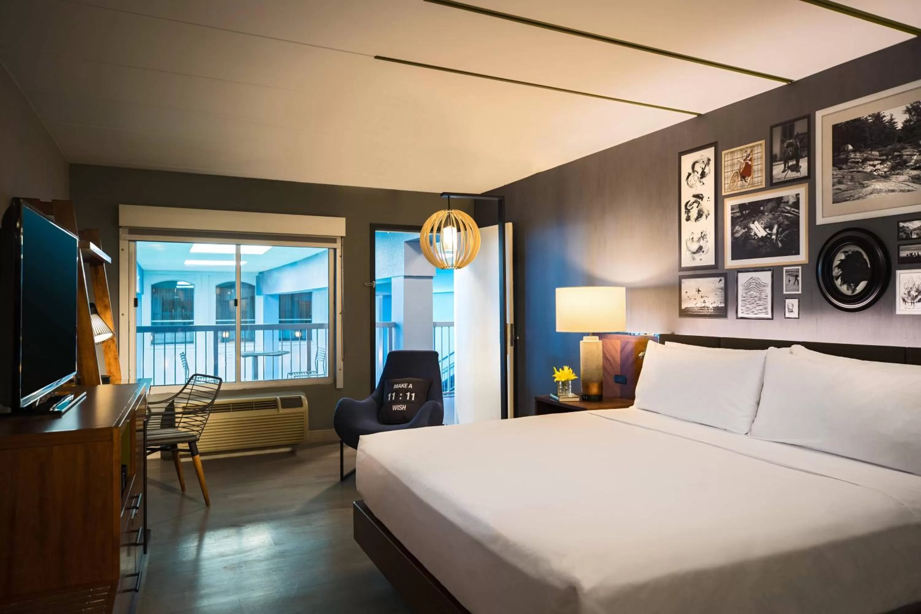 Swimming pool, Bed in Renaissance Minneapolis Bloomington Hotel