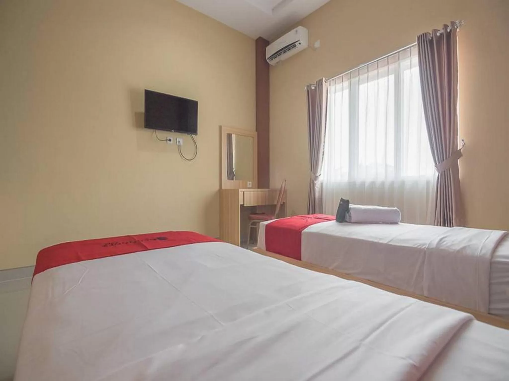 Bedroom, Bed in RedDoorz near Islamic Center Samarinda