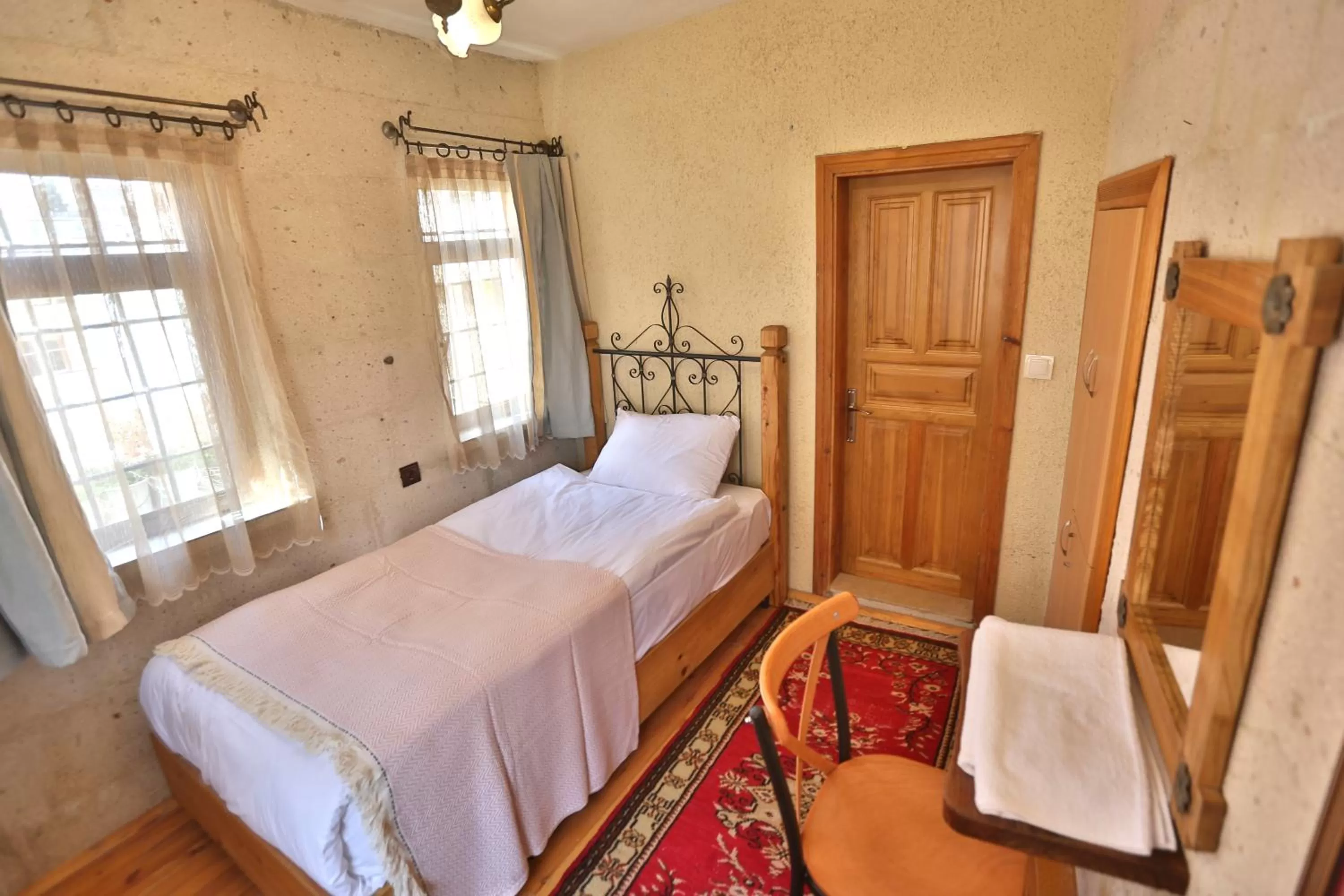 Bedroom, Bed in Kookaburra Hotel