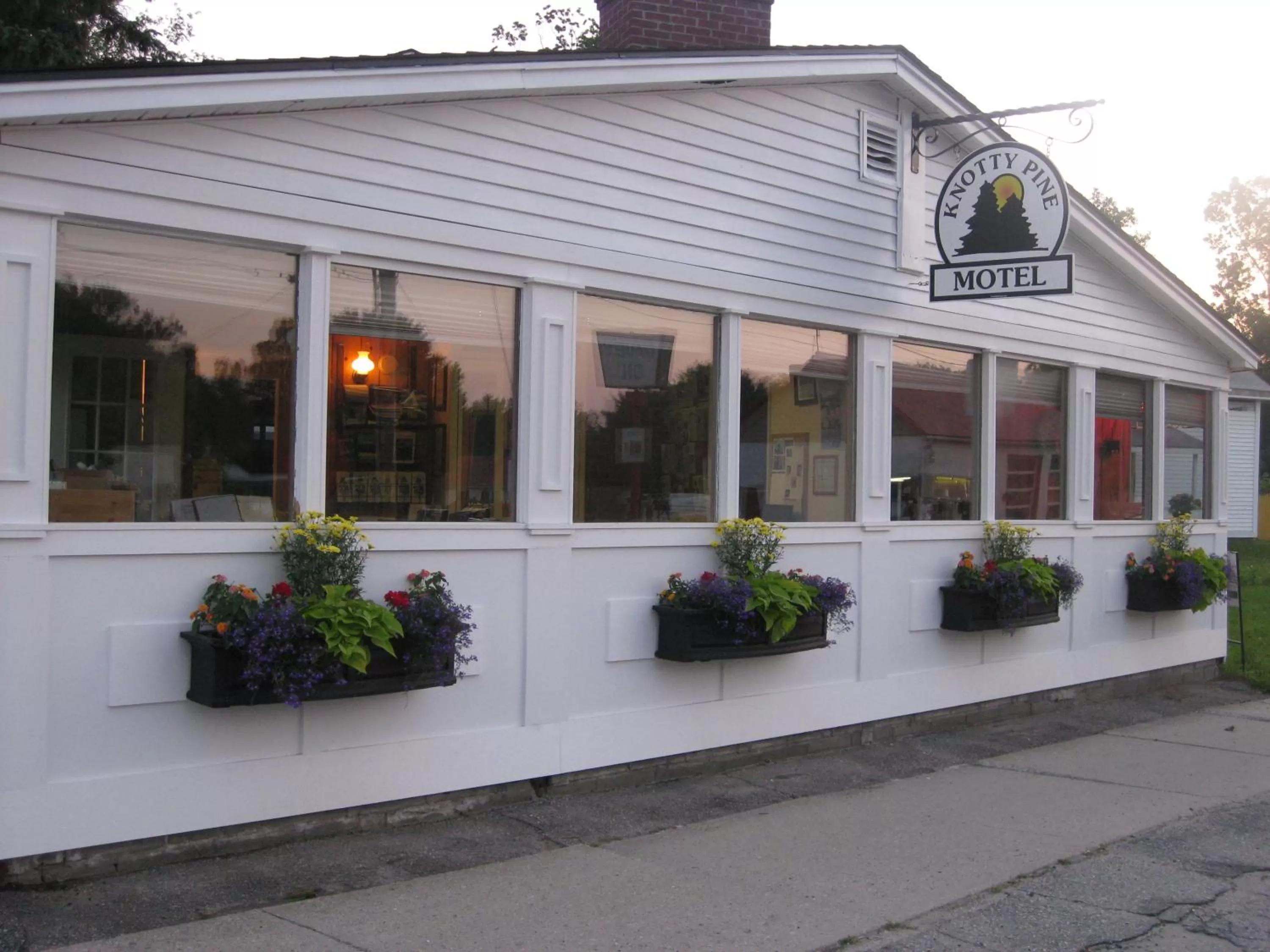 Lobby or reception, Property Building in Knotty Pine Motel