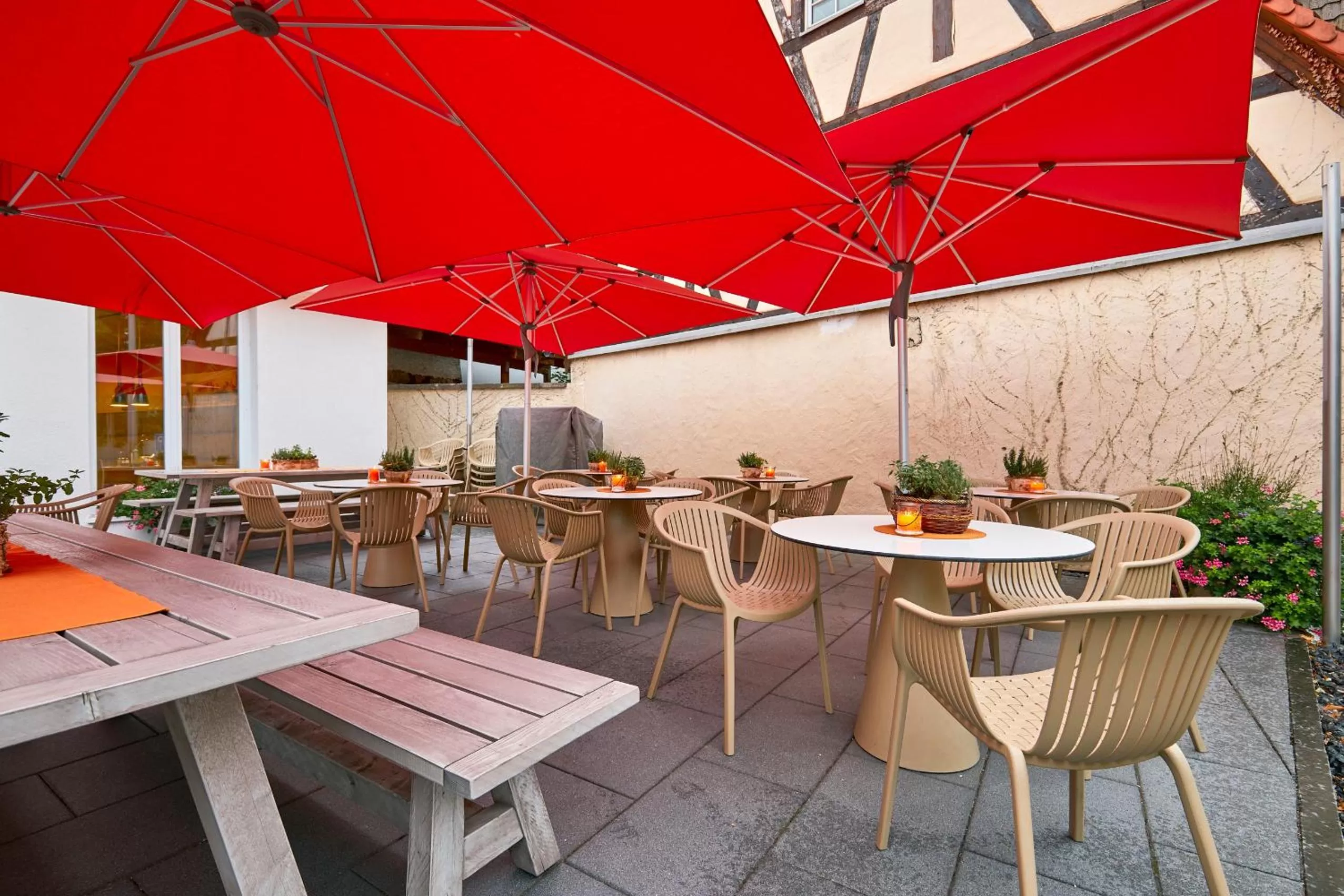 Patio in Hotel Goll Pforzheim-Niefern
