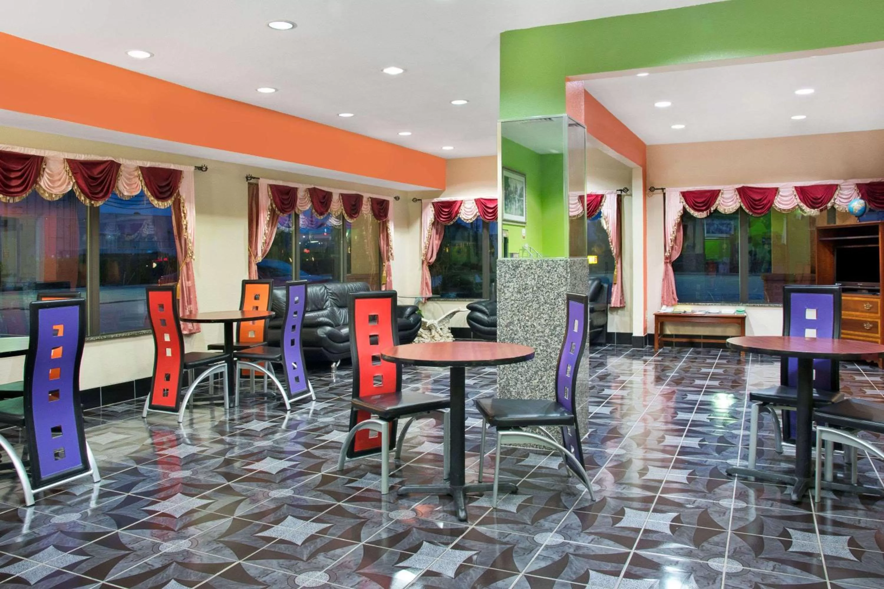 Lobby or reception in Super 8 by Wyndham Humble - Atascocita - FM 1960 I-69