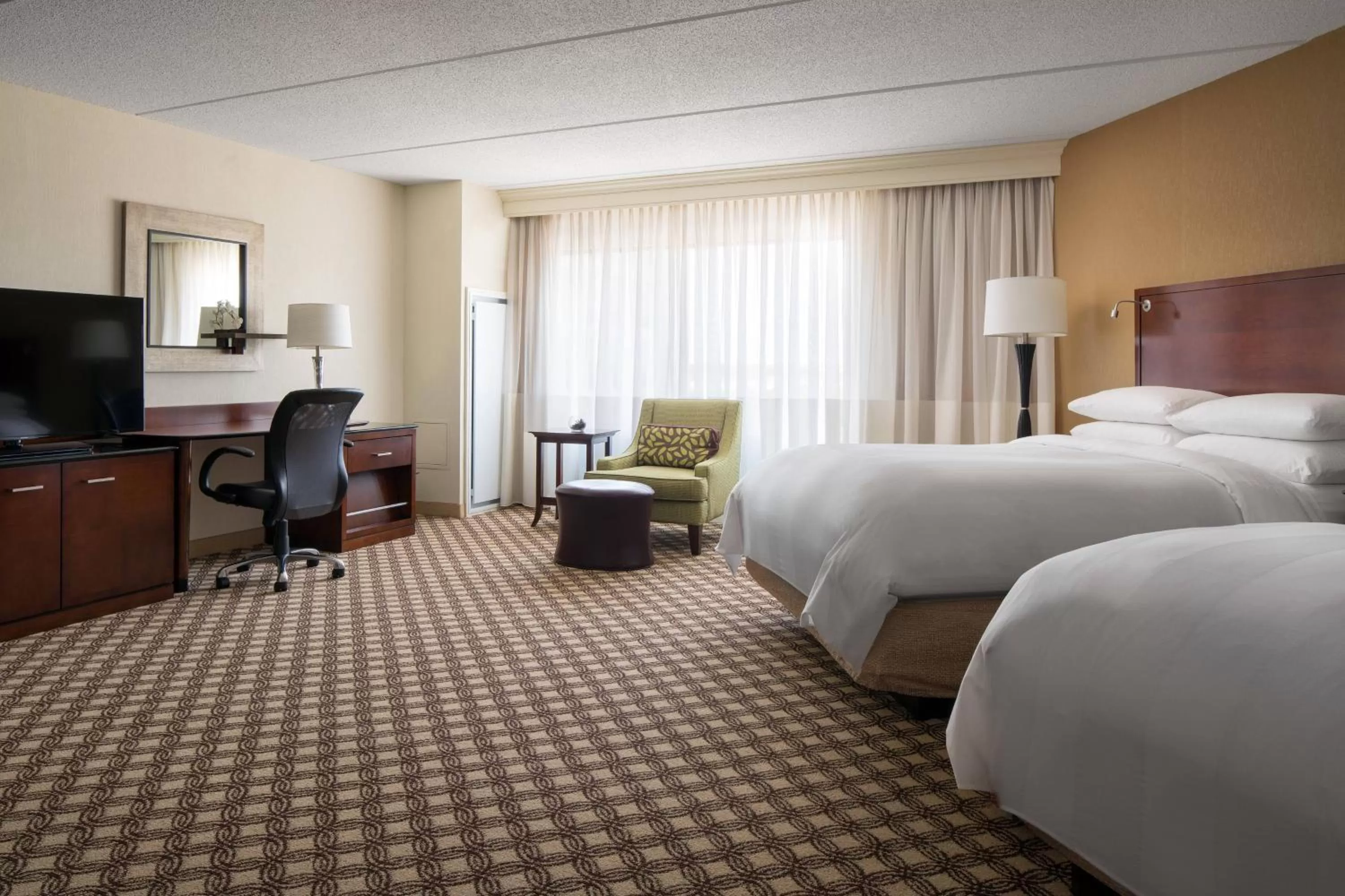 Photo of the whole room, Bed in Chicago Marriott Naperville
